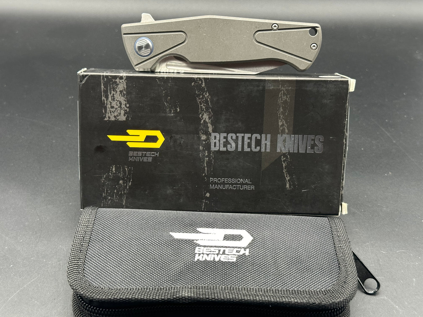 Bestech Horus titanium handle w/S35VN blade