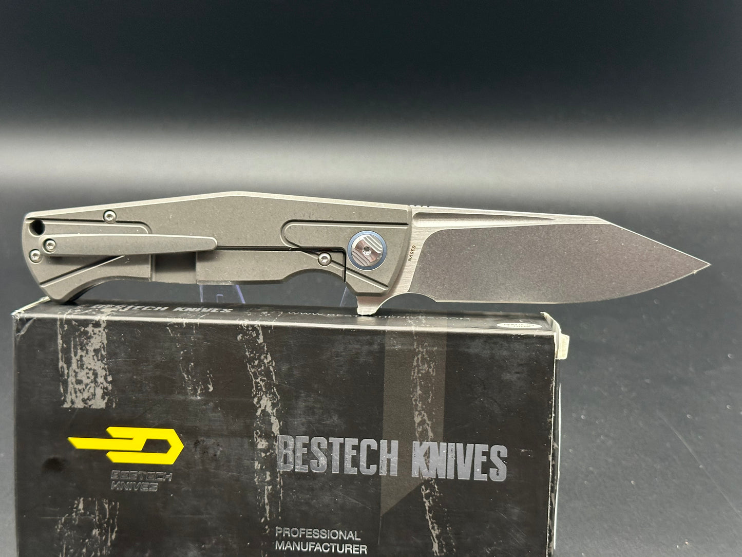 Bestech Horus titanium handle w/S35VN blade