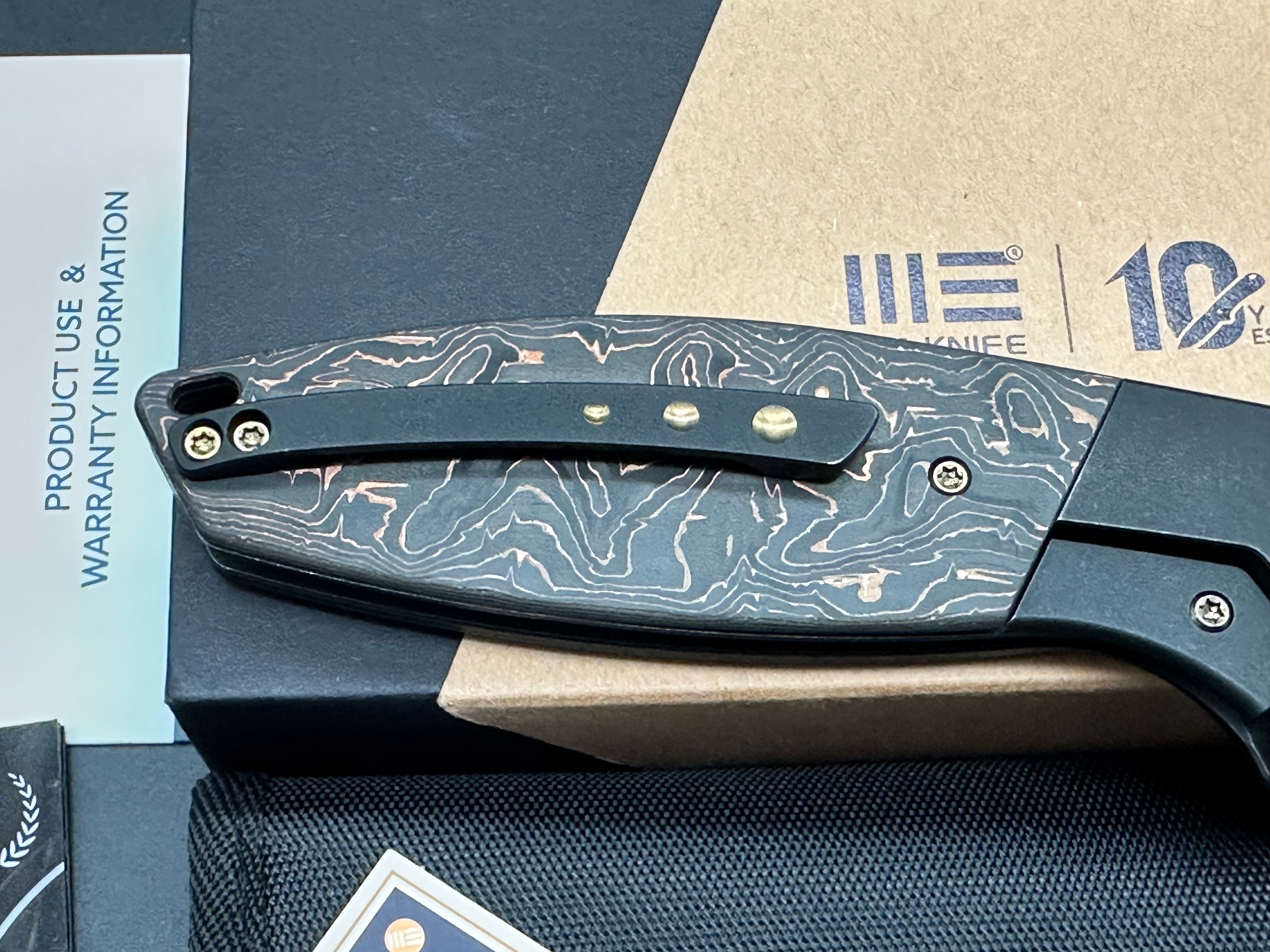 WE NITRO OG FOLDING KNIFE BLACK/COPPER TITANIUM COPPER FOIL/CARBON FIBER HANDLE 20CV DROP POINT