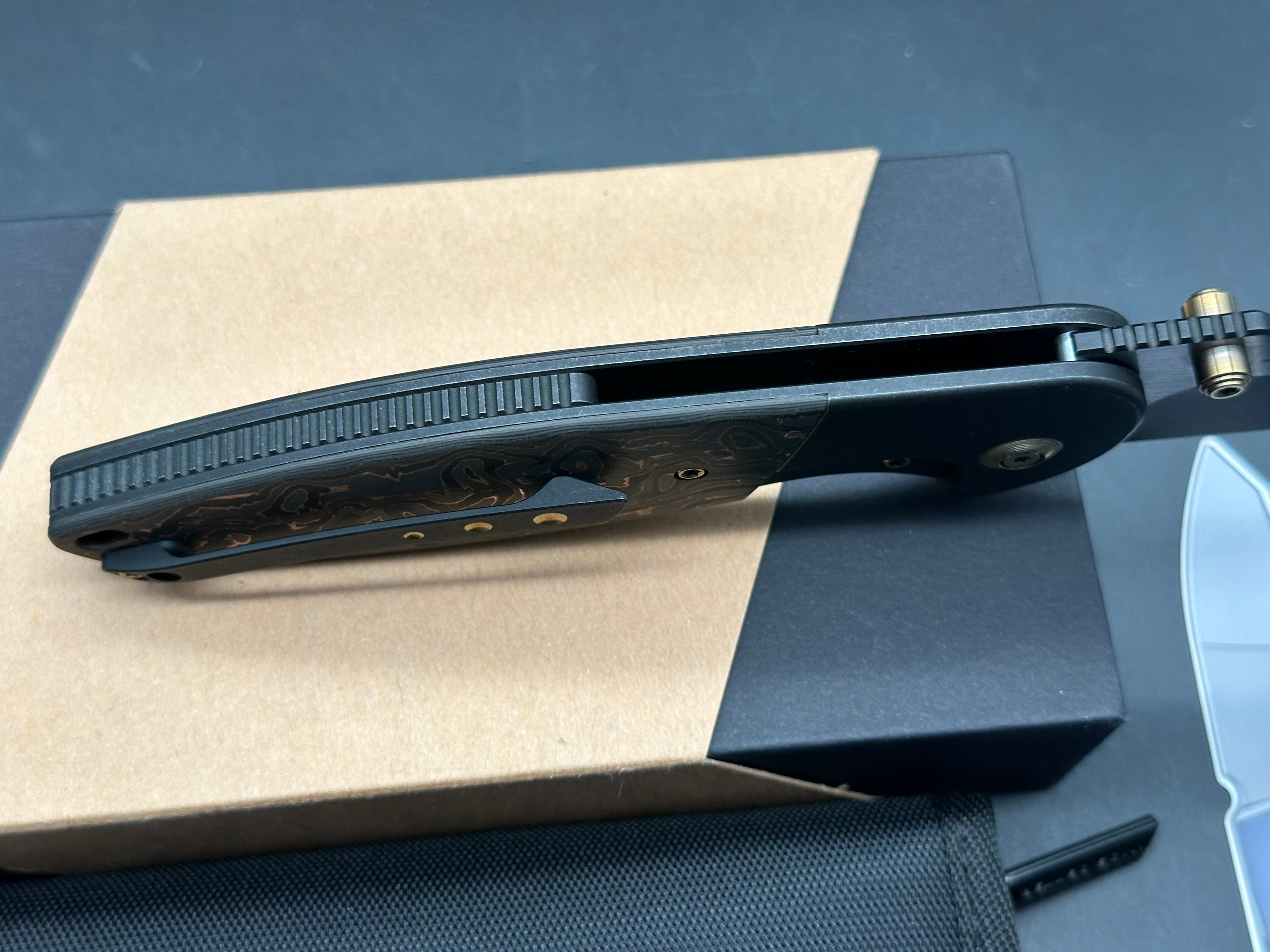WE NITRO OG FOLDING KNIFE BLACK/COPPER TITANIUM COPPER FOIL/CARBON FIBER HANDLE 20CV DROP POINT
