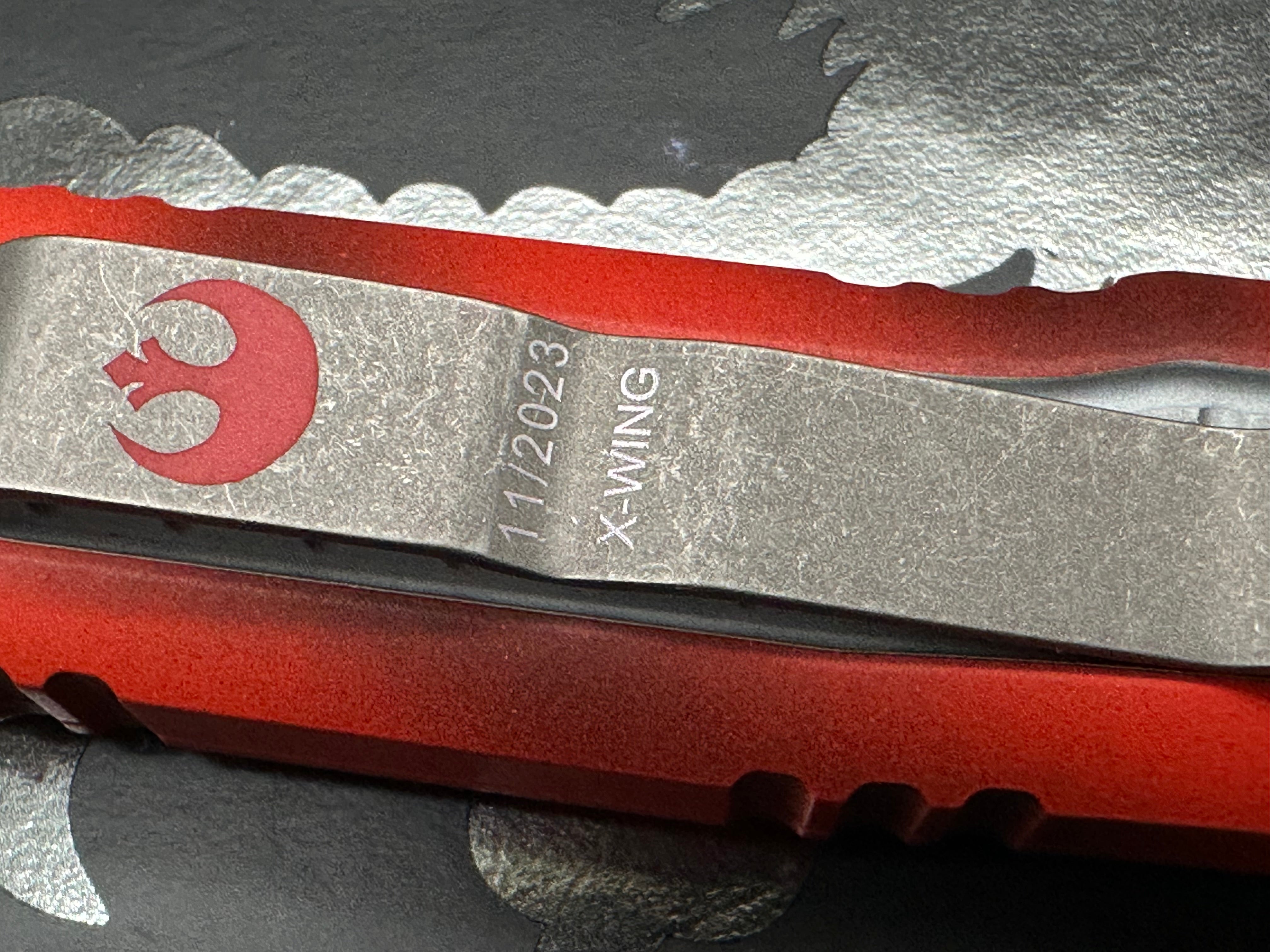 Microtech UTX-85X-Wing Orange/White (SMKW Exclusive S/N 026) Hellhound Apocalyptic