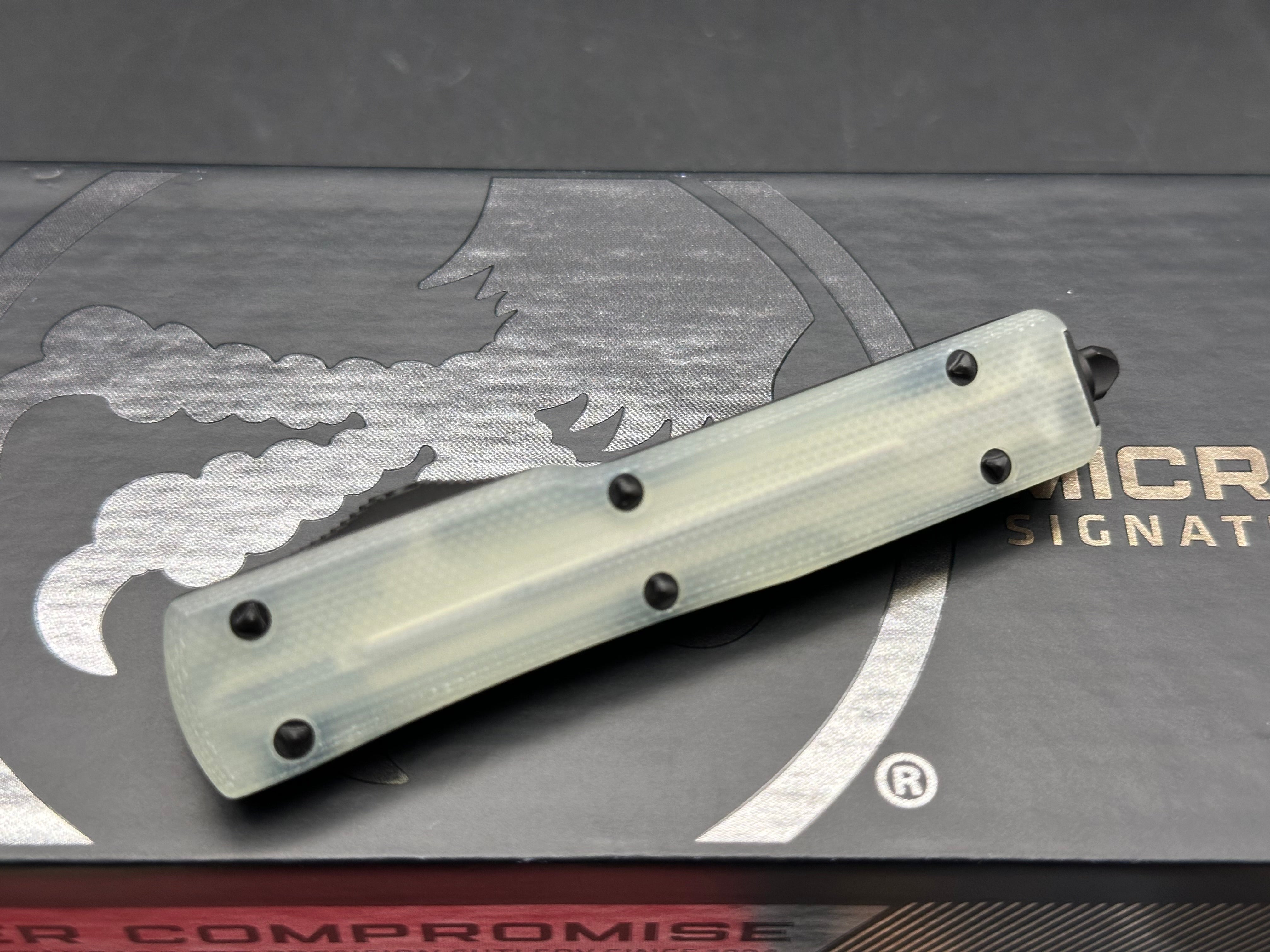 Microtech 148-1GTJGS UTX-70 S/E - Jade Green G-10 - Black Blade - Signature Series