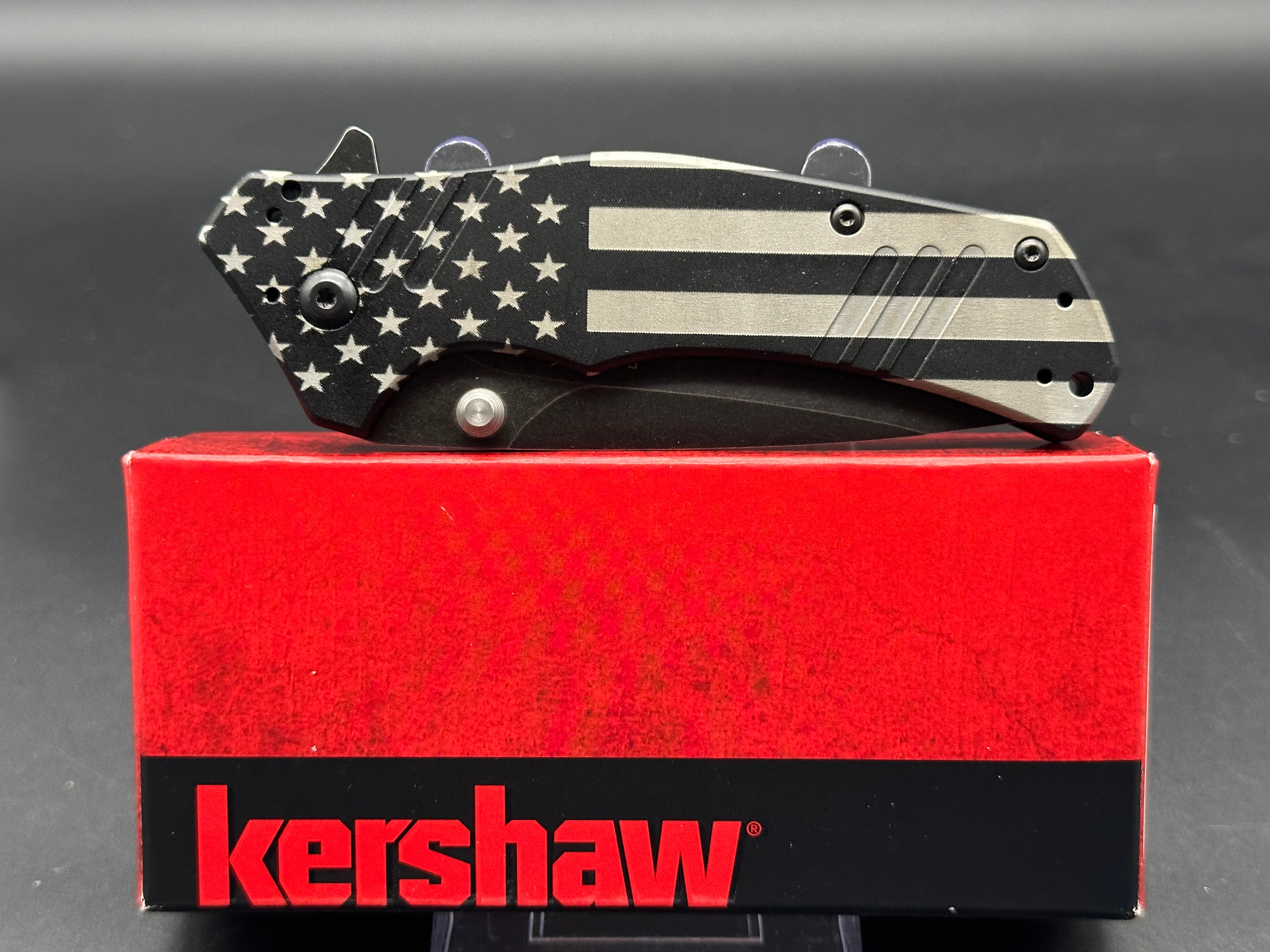 Kershaw Knockout 1870BLKBW M390 Black Blade, Stars and Stripes scale