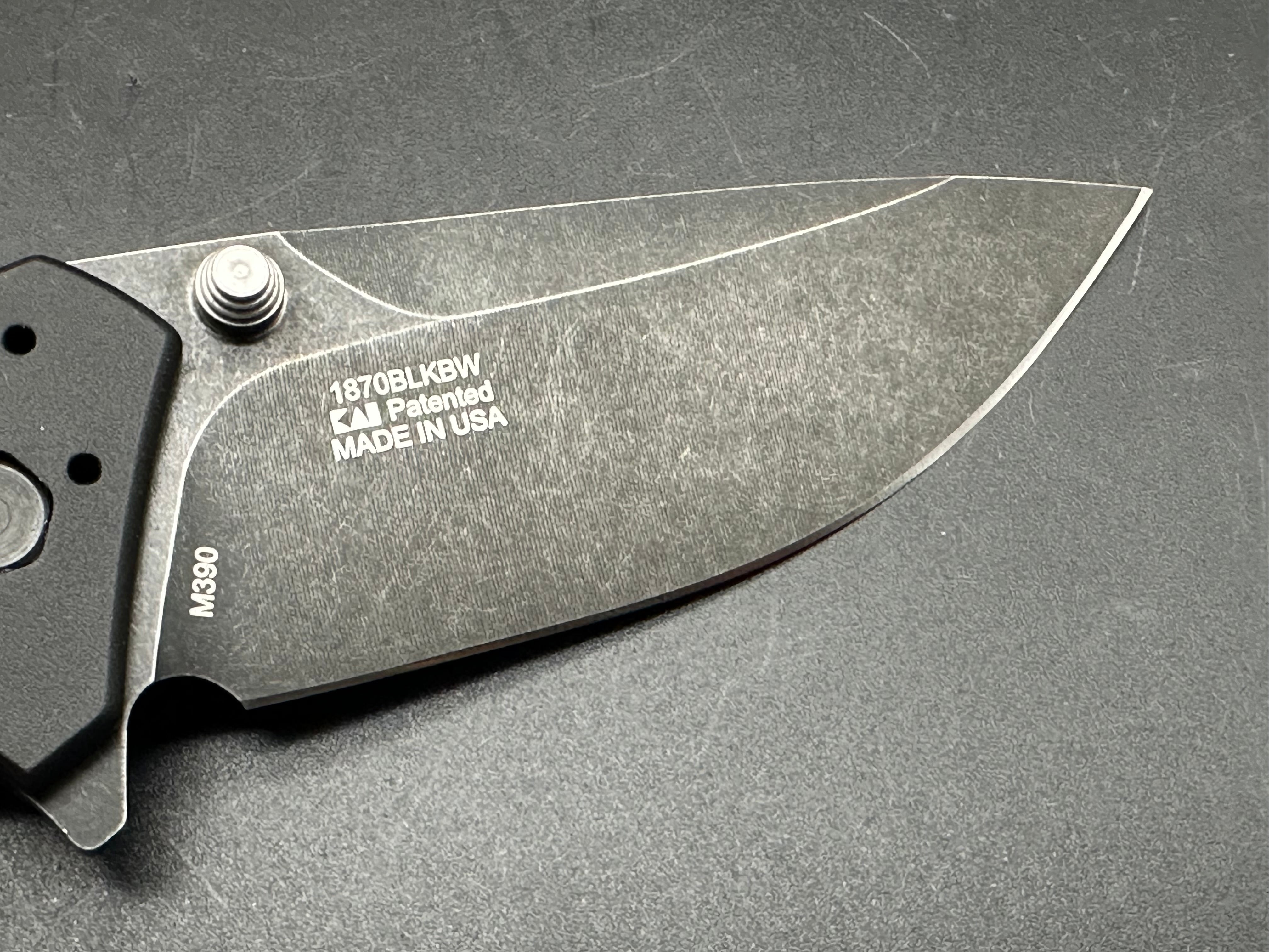 Kershaw Knockout 1870BLKBW M390 Black Blade, Stars and Stripes scale