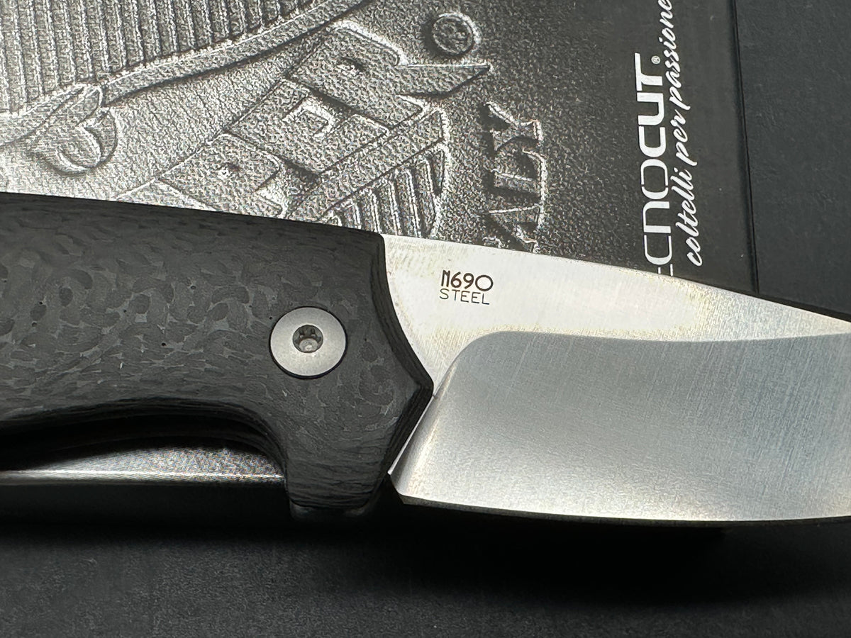 Viper Dan 2 Slip Joint Carbon Fiber handle w/N690 blade