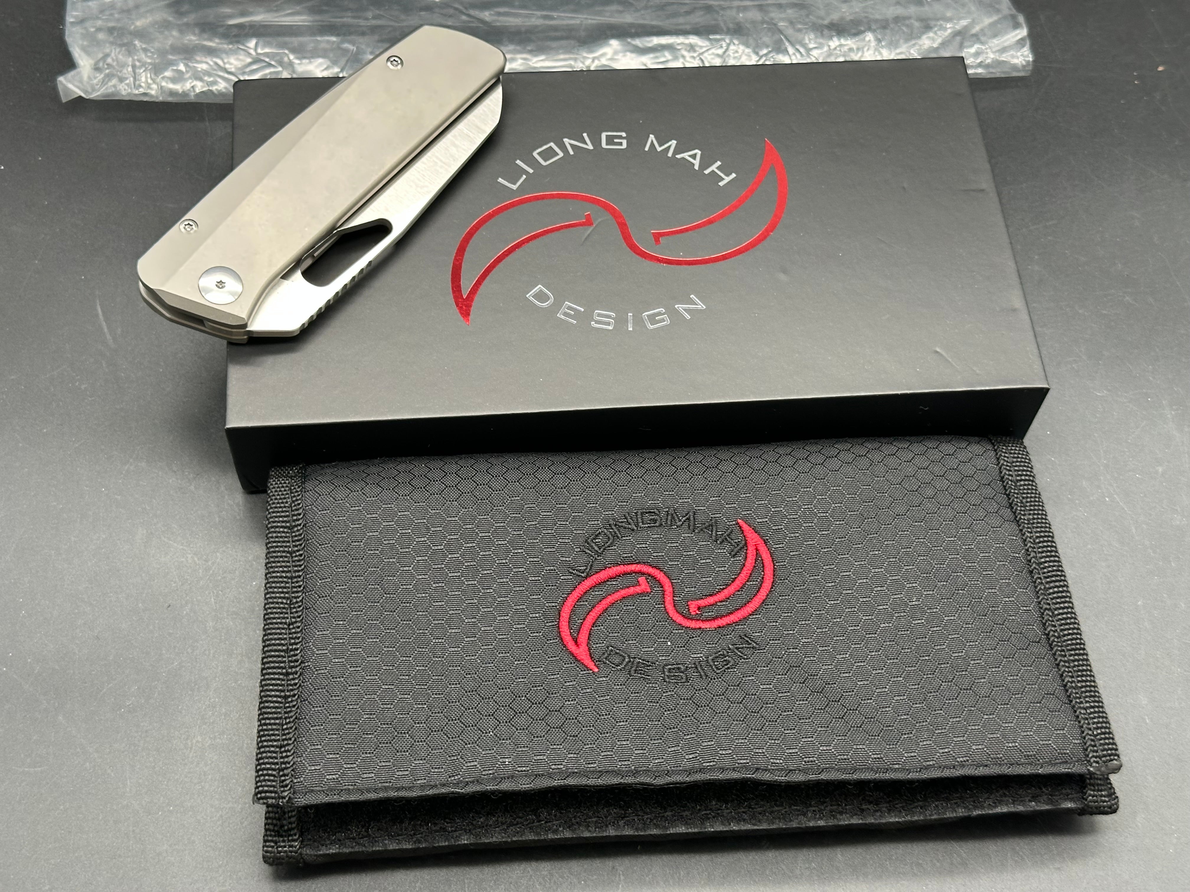 Liong Mah Design KUF 3.5 (KnifeCenter Exclusive), Belt Satin CPM-Magnacut Blade, Blasted Ti Monoblock Handles