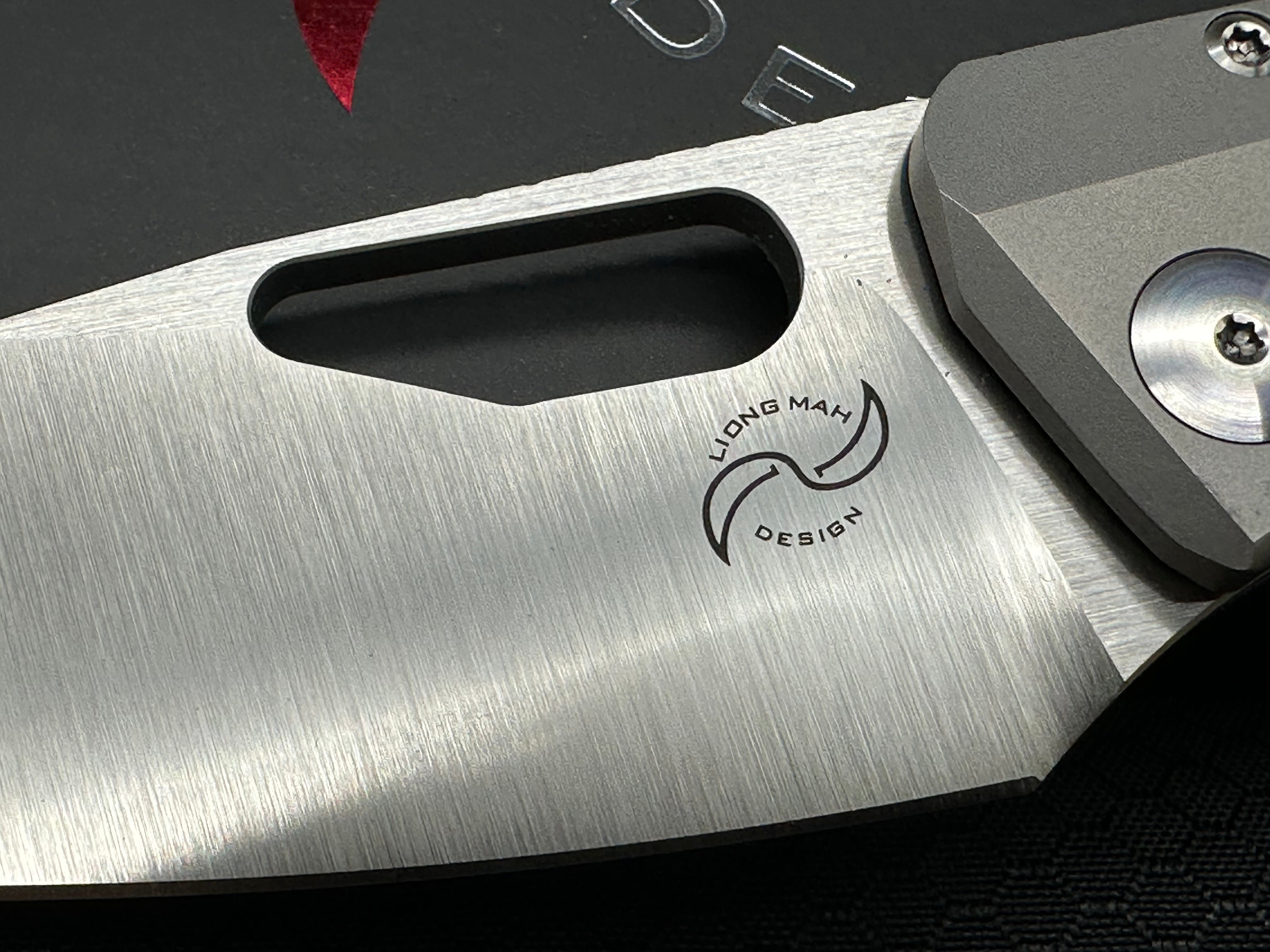 Liong Mah Design KUF 3.5 (KnifeCenter Exclusive), Belt Satin CPM-Magnacut Blade, Blasted Ti Monoblock Handles