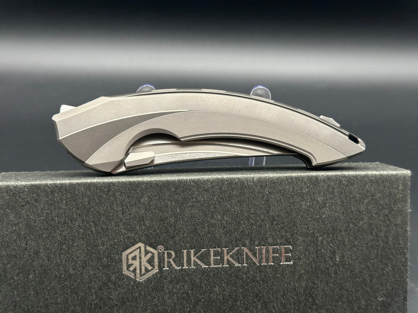 RIKE LAMELLA FLIPPER DARK GRAY TITANIUM HANDLE M390 BLADE