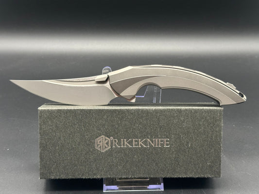 RIKE LAMELLA FLIPPER DARK GRAY TITANIUM HANDLE M390 BLADE