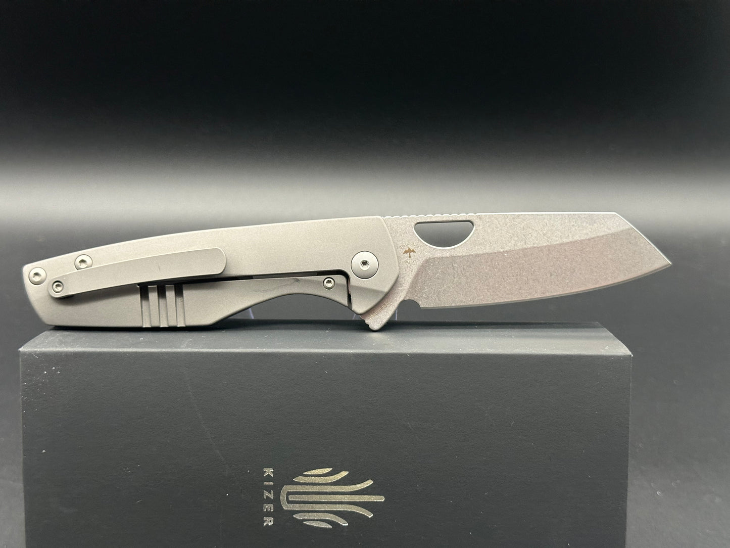 KIZER SPARROW GRAY TITANIUM HANDLE S35VN SHEEPSFOOT