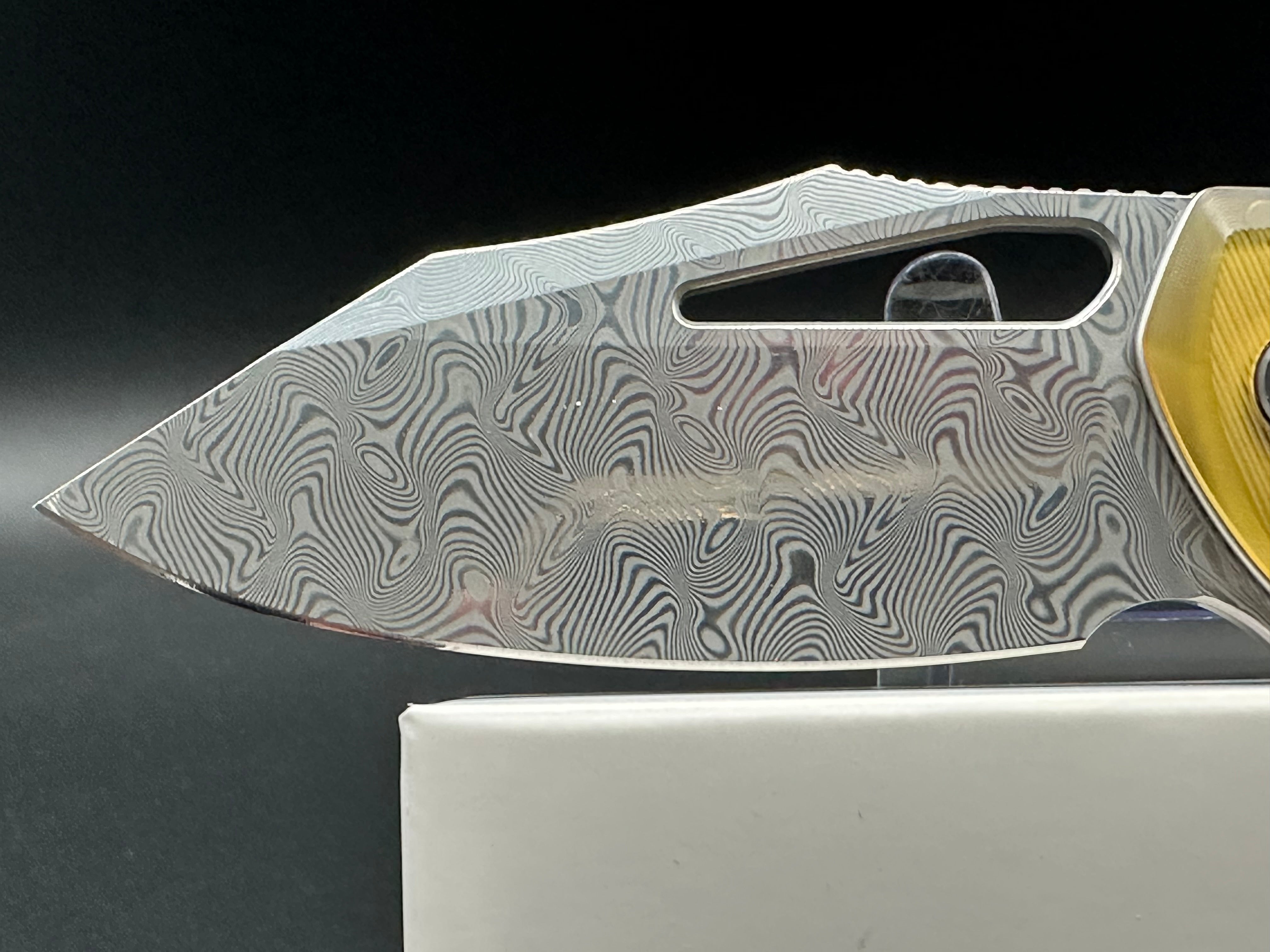 CIVIVI BULLTUSK POLISHED ULTEM HANDLE DAMASCUS CLIP POINT