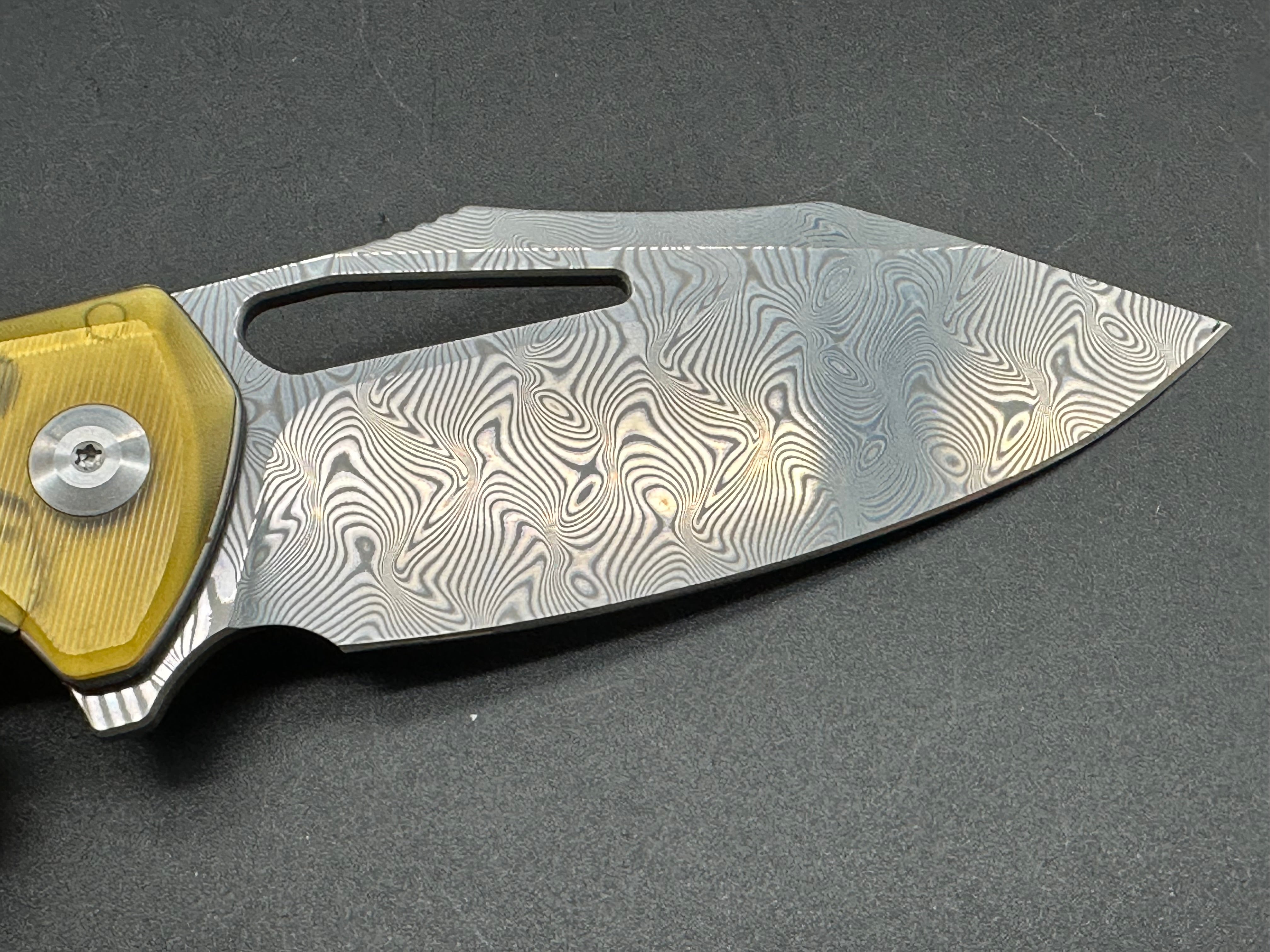 CIVIVI BULLTUSK POLISHED ULTEM HANDLE DAMASCUS CLIP POINT