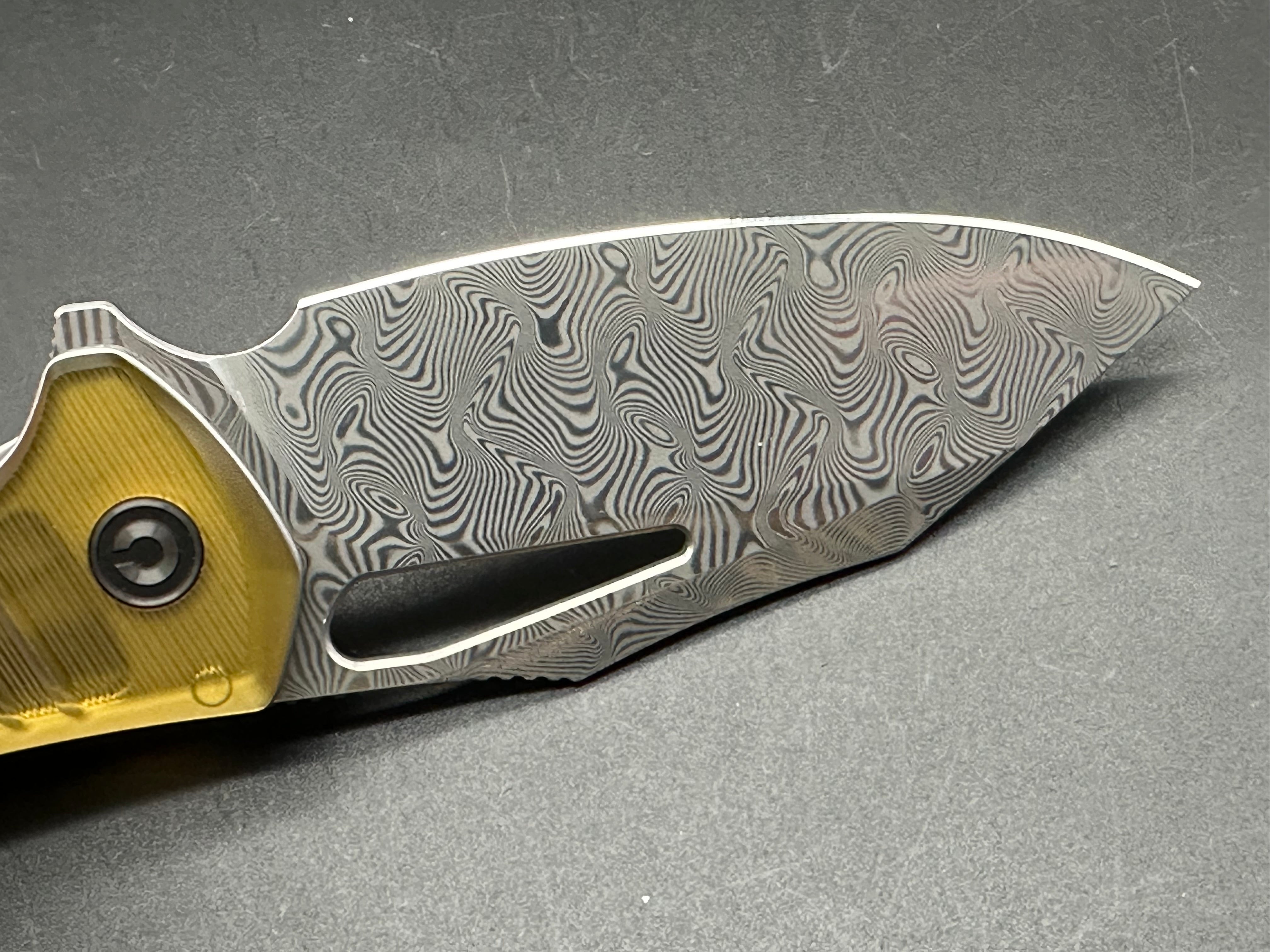 CIVIVI BULLTUSK POLISHED ULTEM HANDLE DAMASCUS CLIP POINT