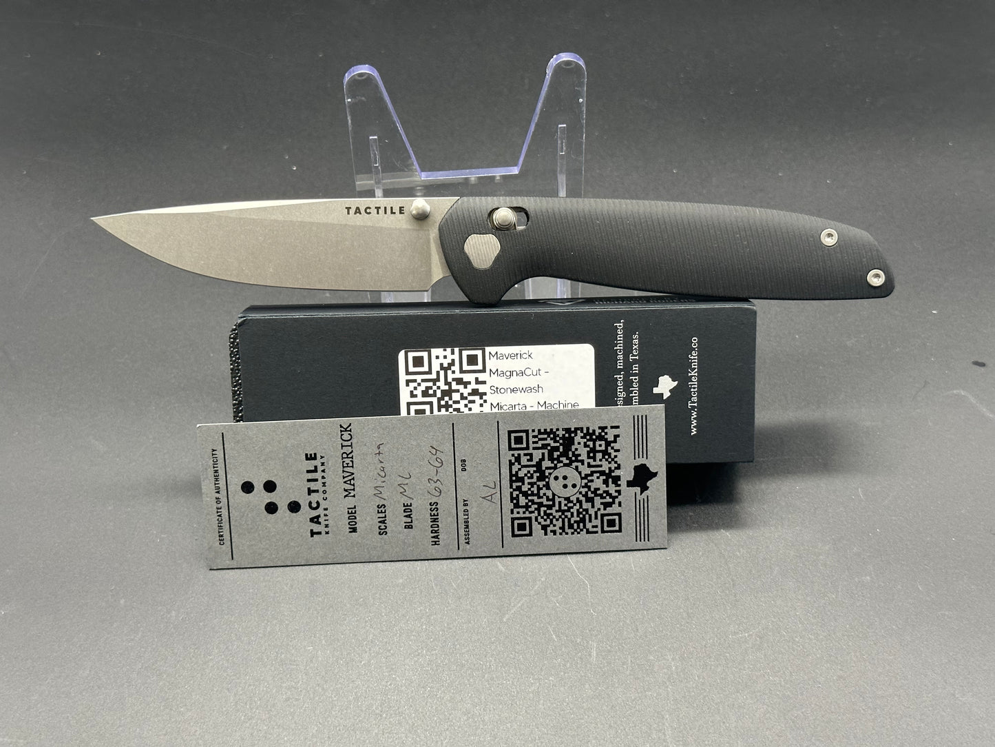 Tactile Maverick black micarta scales w/Magnacut blade