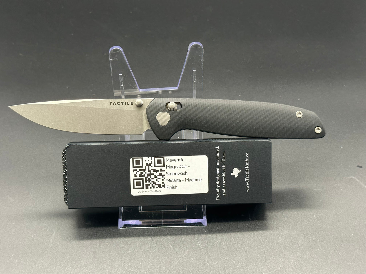 Tactile Maverick black micarta scales w/Magnacut blade