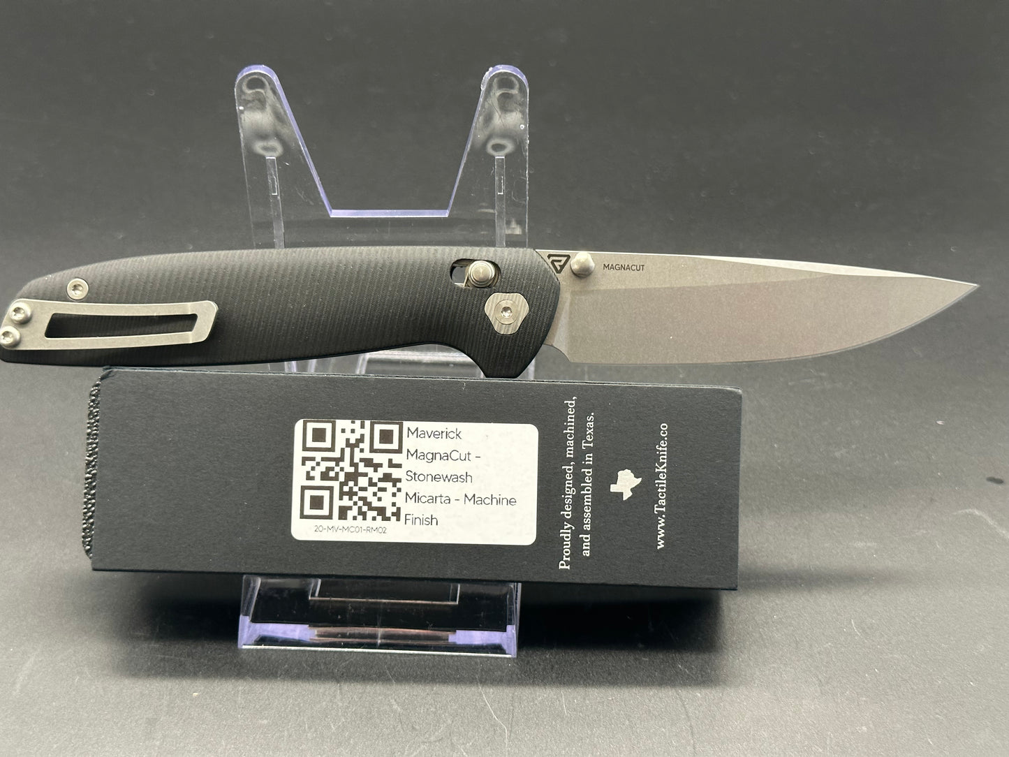 Tactile Maverick black micarta scales w/Magnacut blade