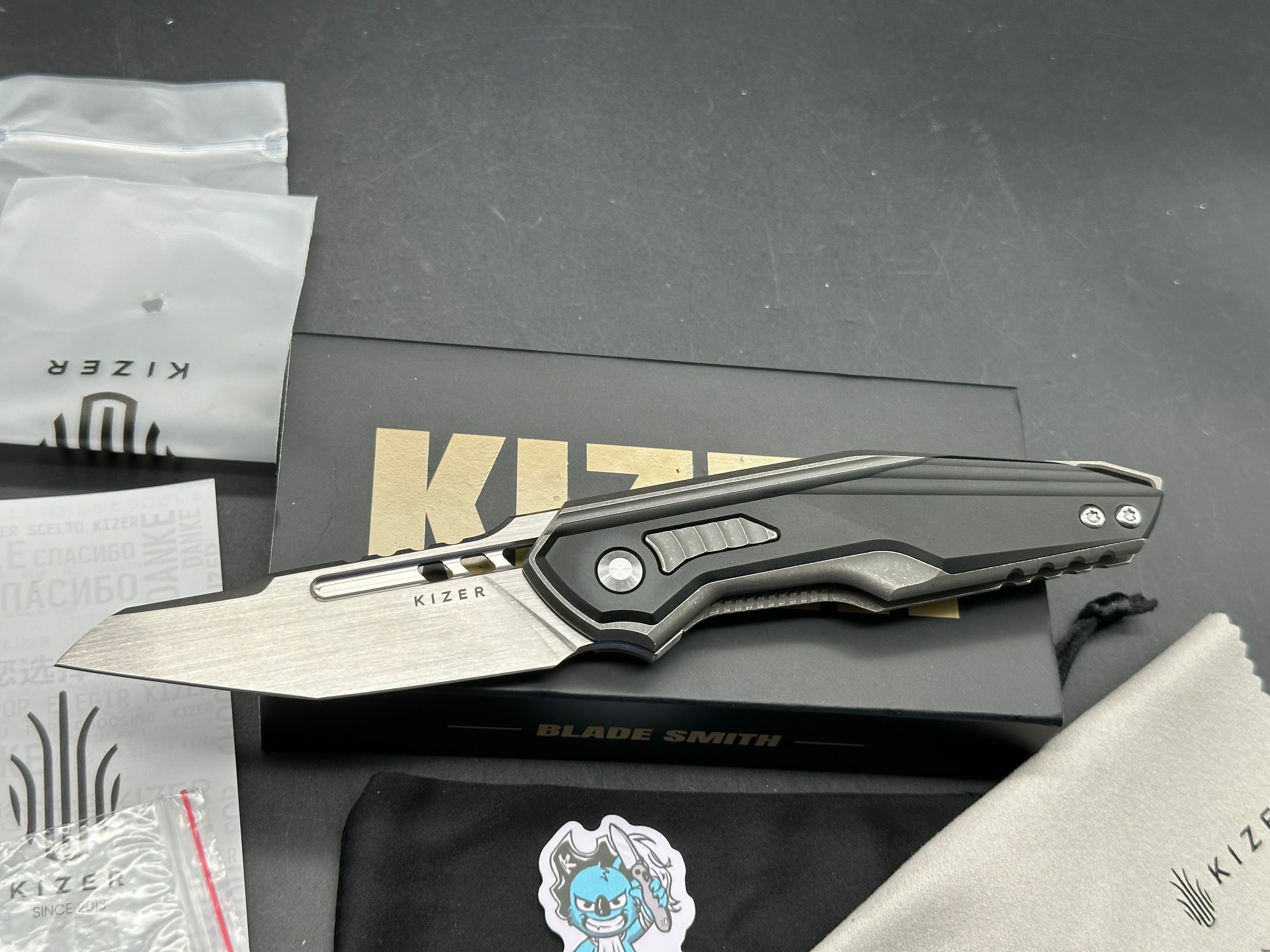 KIZER ZERO BLACK/GRAY TITANIUM/ALUMINUM HANDLE S45VN REVERSE TANTO PLAIN EDGE