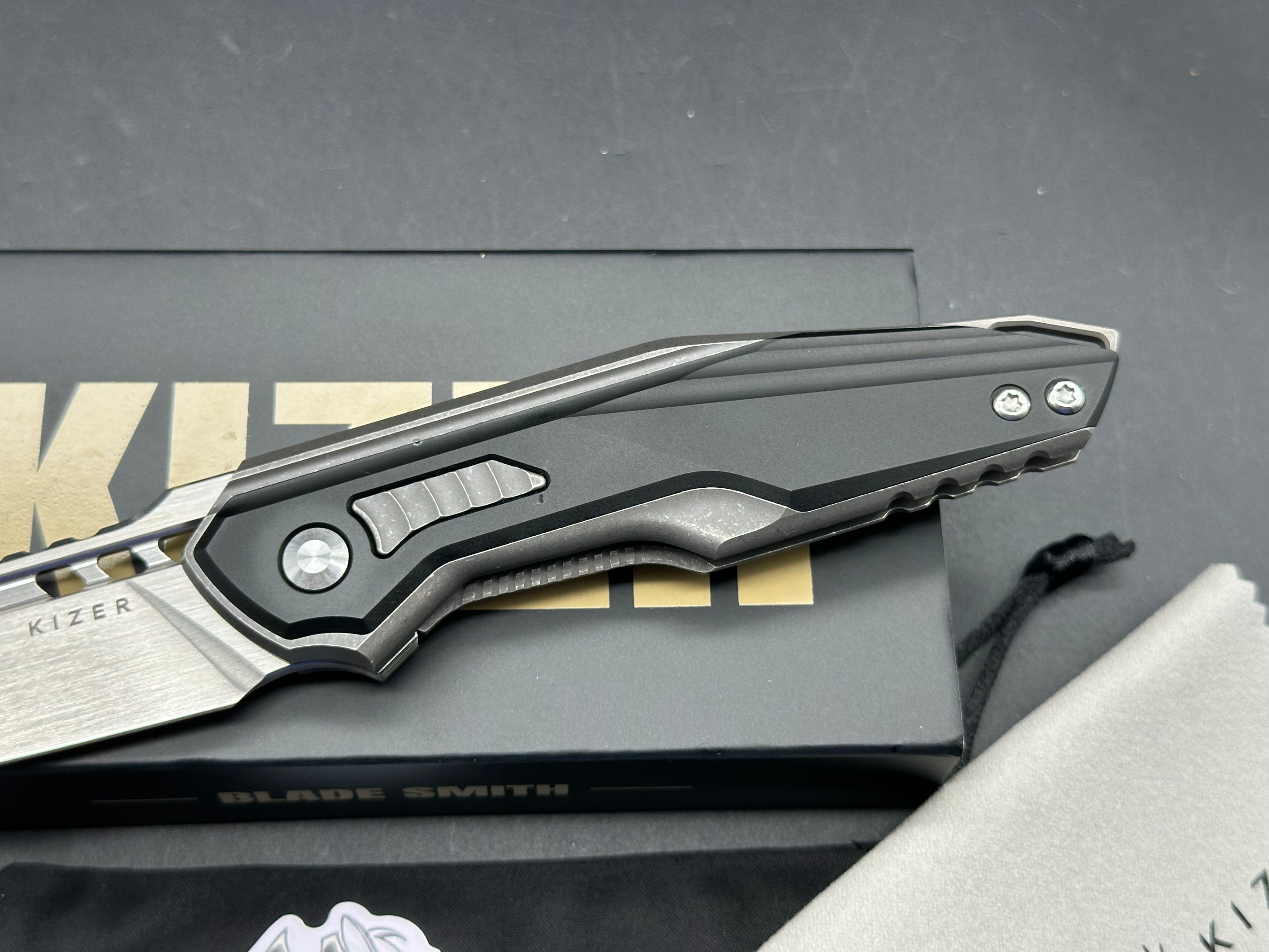 KIZER ZERO BLACK/GRAY TITANIUM/ALUMINUM HANDLE S45VN REVERSE TANTO PLAIN EDGE