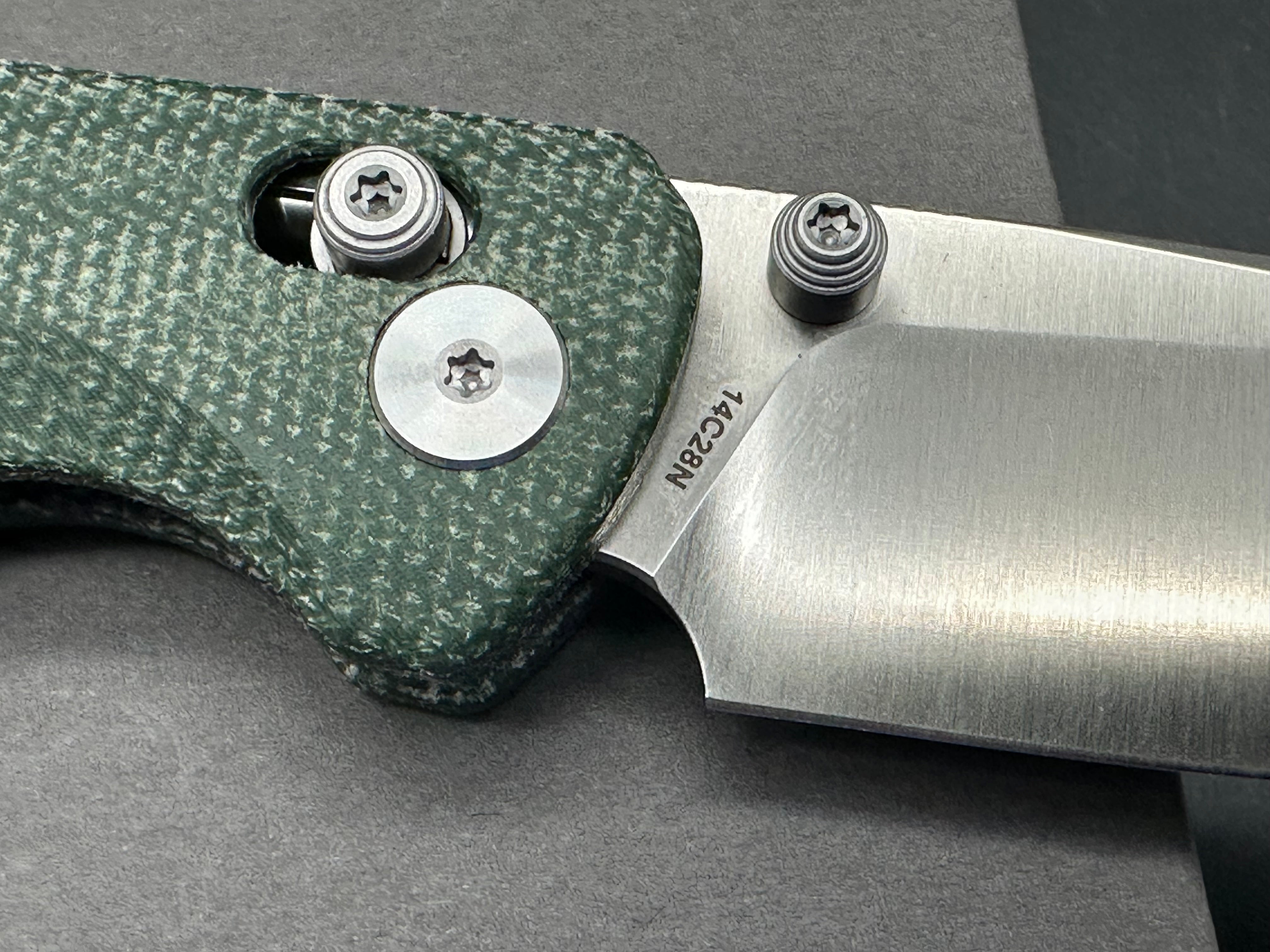 Olitans King Penguin Folding Knife Green Micarta 14C28N Crossbar Lock-Thumb Stud