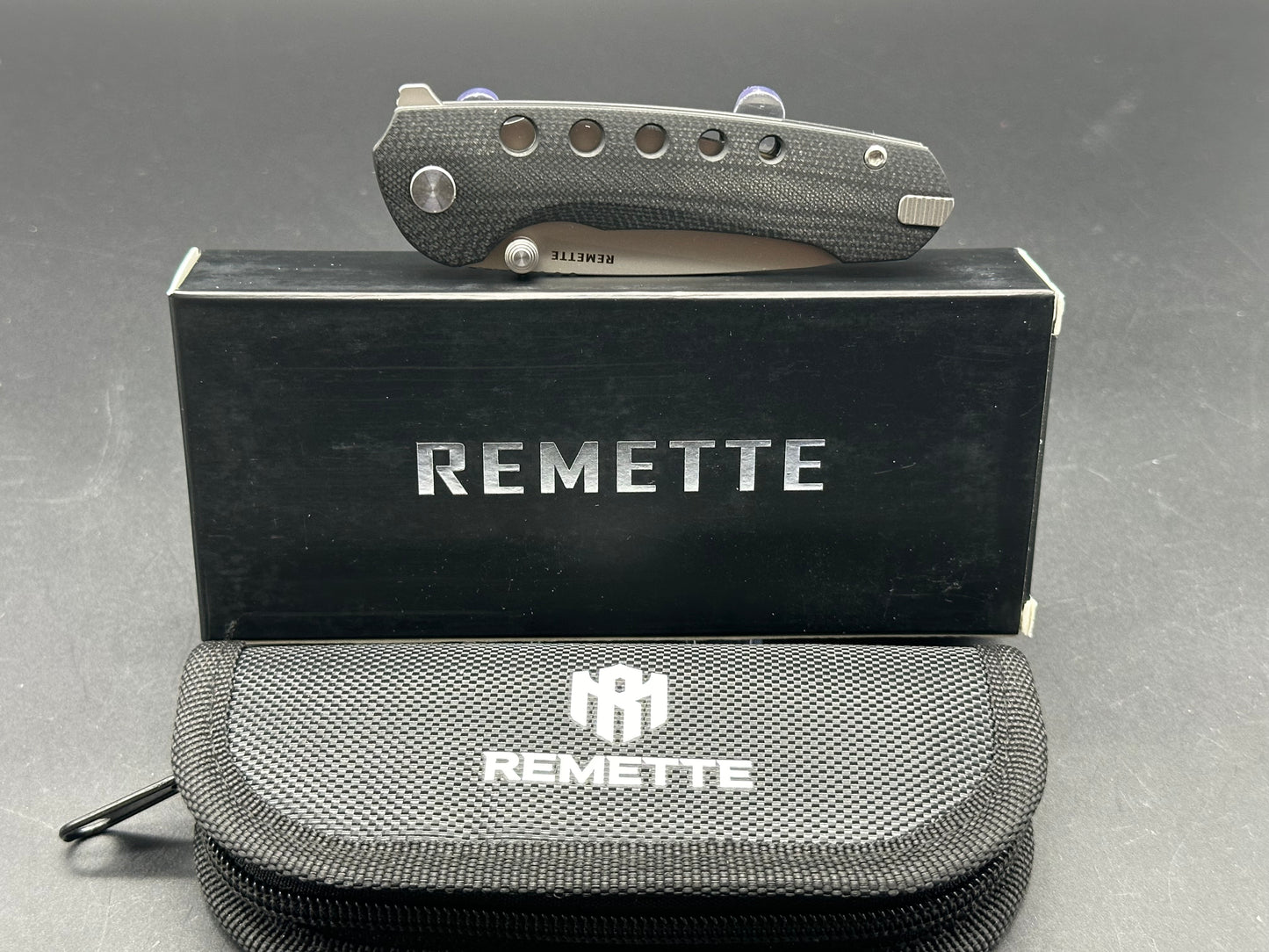 REMETTE BEE FOLDING KNIFE BLACK G10 HANDLE 14C28N DROP POINT PLAIN EDGE SANDBLAST FINISH RTBEE-G