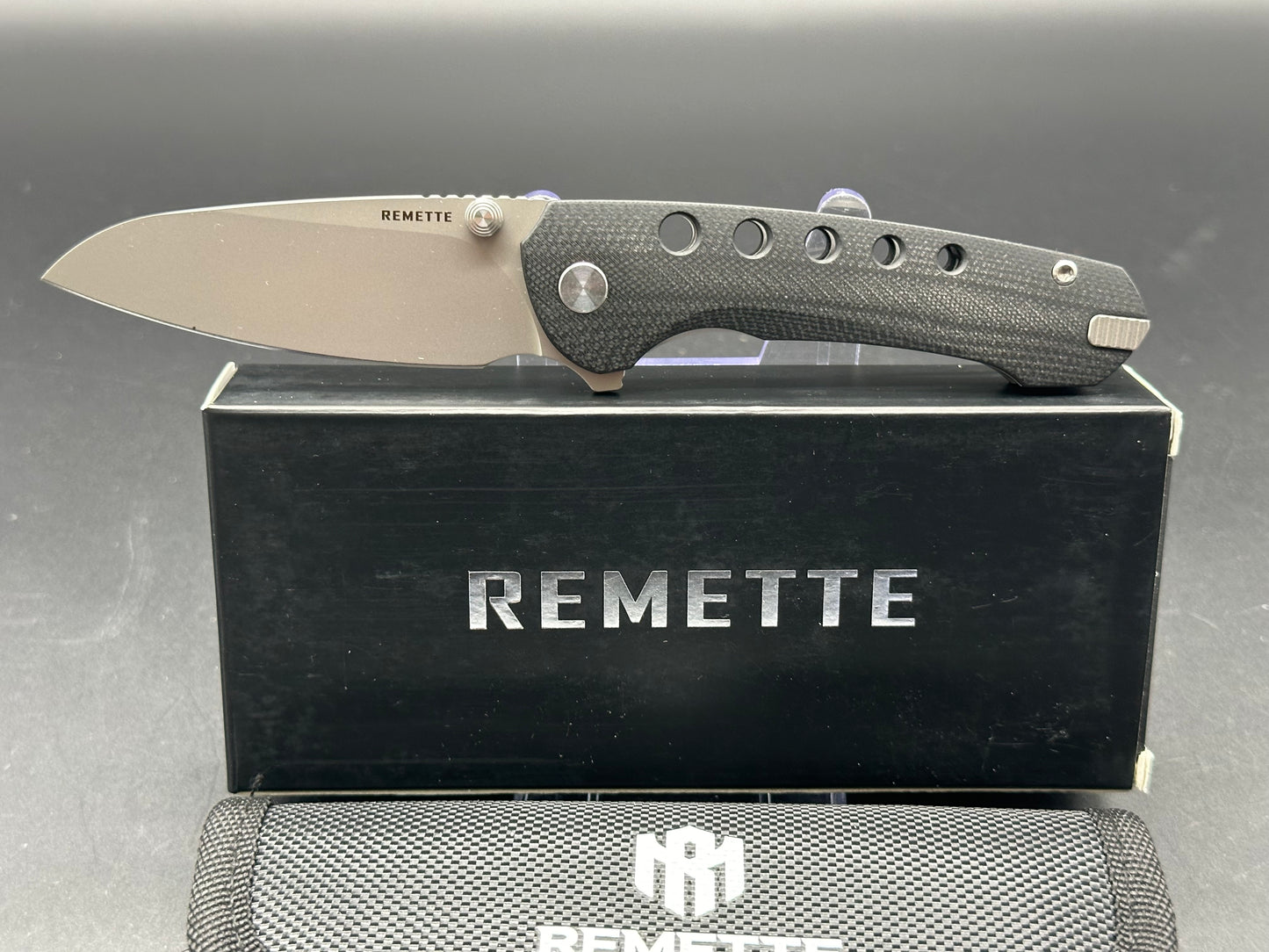 REMETTE BEE FOLDING KNIFE BLACK G10 HANDLE 14C28N DROP POINT PLAIN EDGE SANDBLAST FINISH RTBEE-G