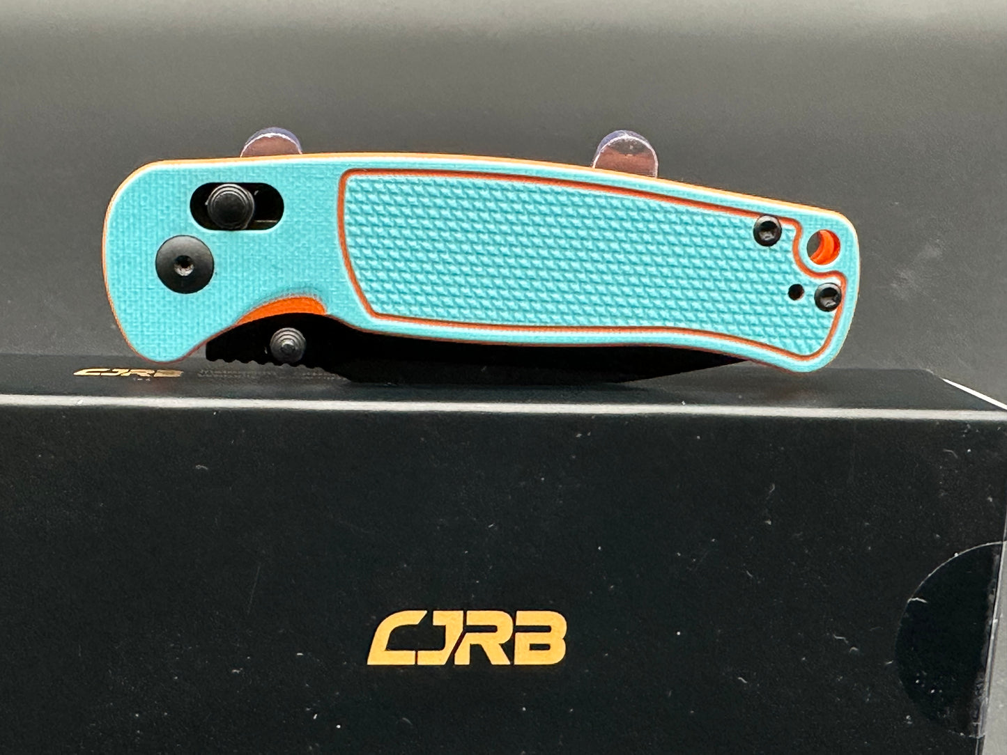 CJRB SHALE FOLDING KNIFE BLUE/ORANGE G10 BLACK PVD AR-RMP9 BLADE