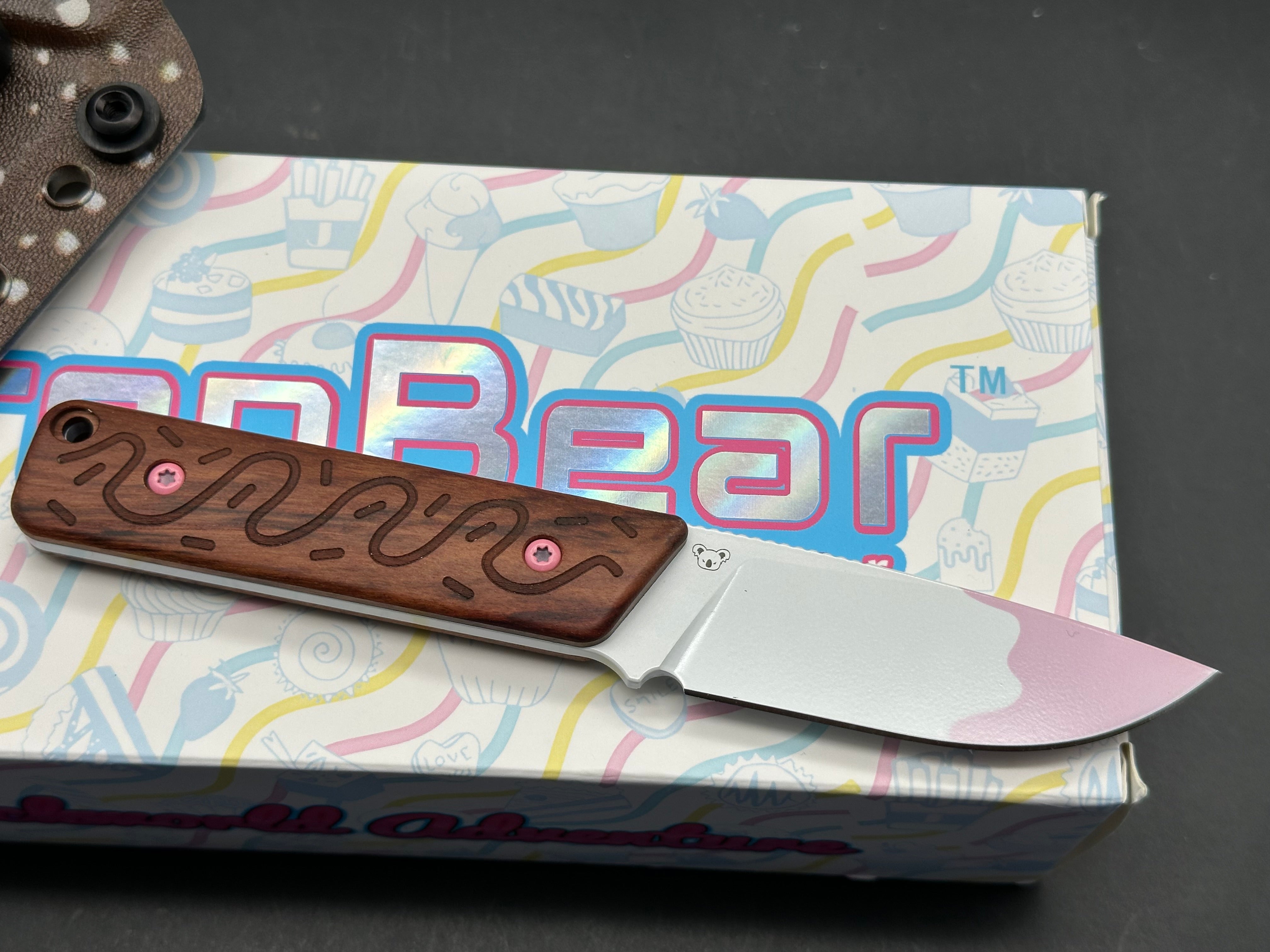 KIZER SUMMER SWEETS EDITION SMOLT AEB-L BLADE MKURUTI WOOD HANDLE