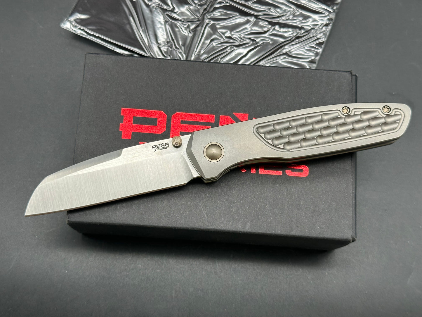 Peña Bravo 1 jigged titanium handle w/M390 blade