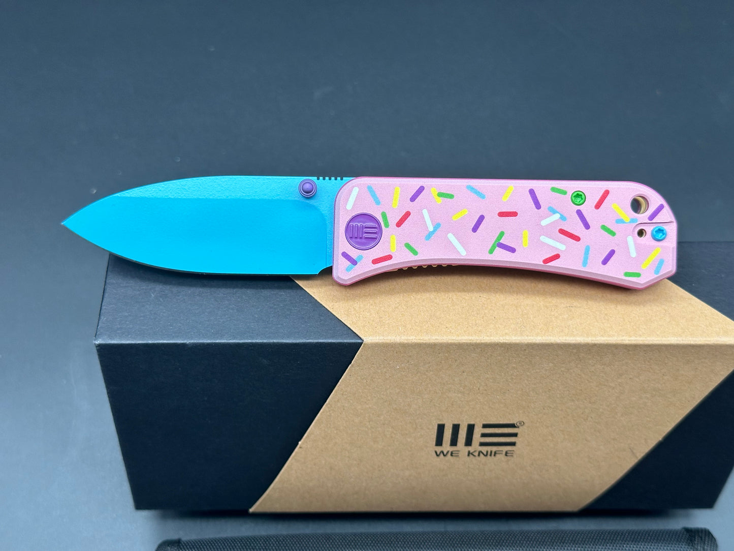 WE Knife Co. Dessert Warrior Banter Knife Pink G-10 (2.9" Blue) Donut