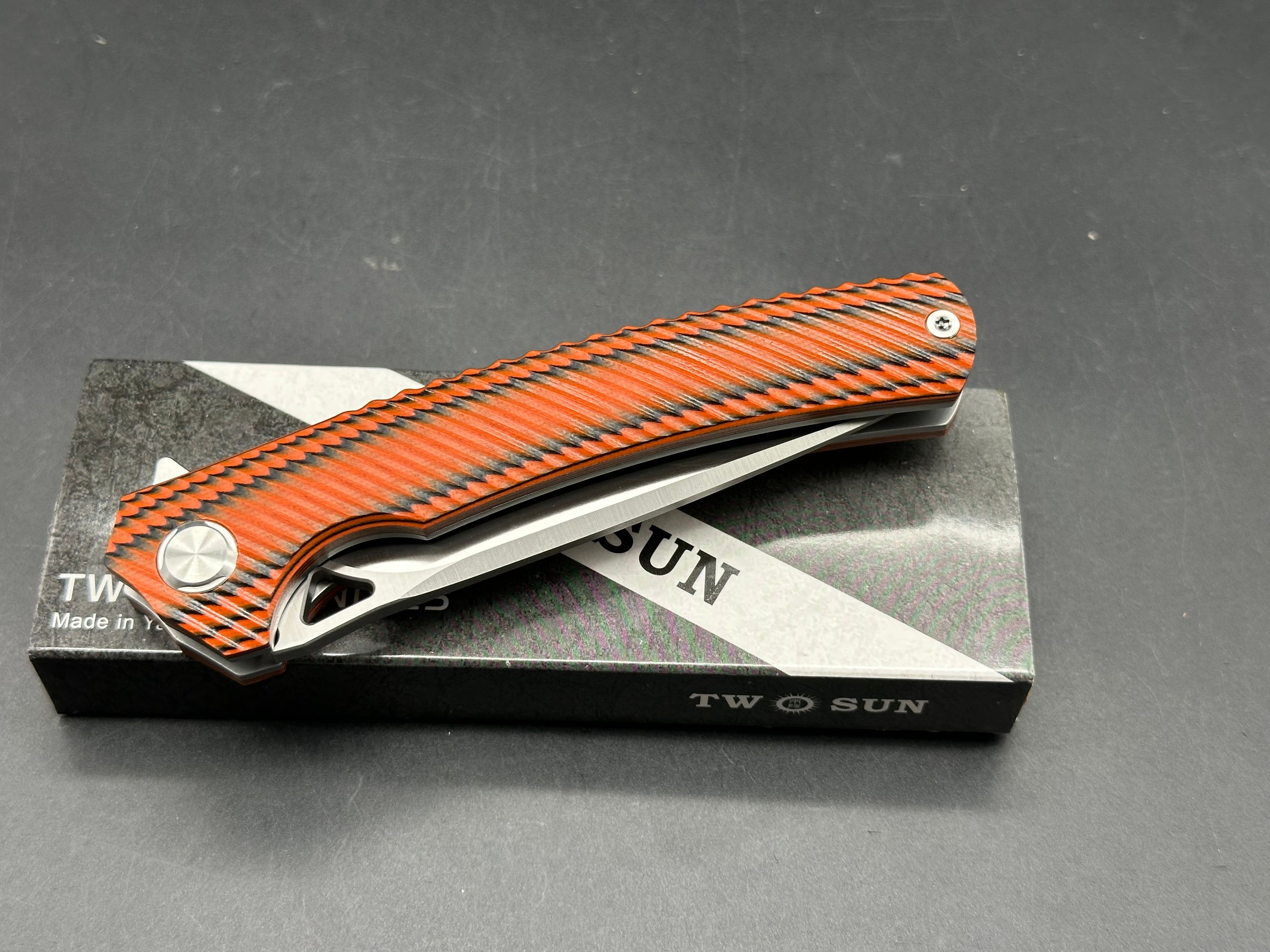 TWOSUN FOLDING KNIFE BLACK/ORANGE G10 HANDLE D2 PLAIN EDGE TS81-OR