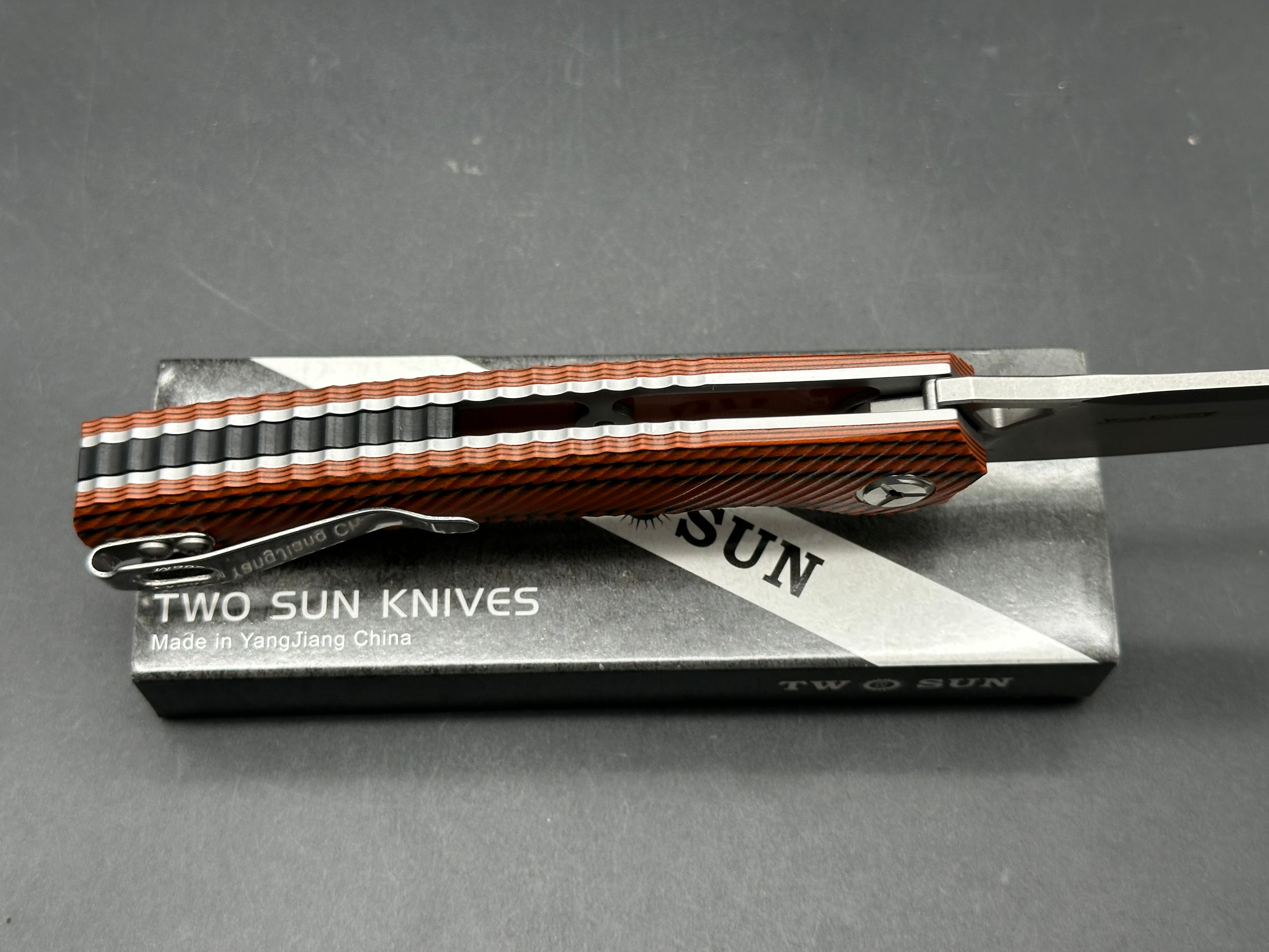 TWOSUN FOLDING KNIFE BLACK/ORANGE G10 HANDLE D2 PLAIN EDGE TS81-OR