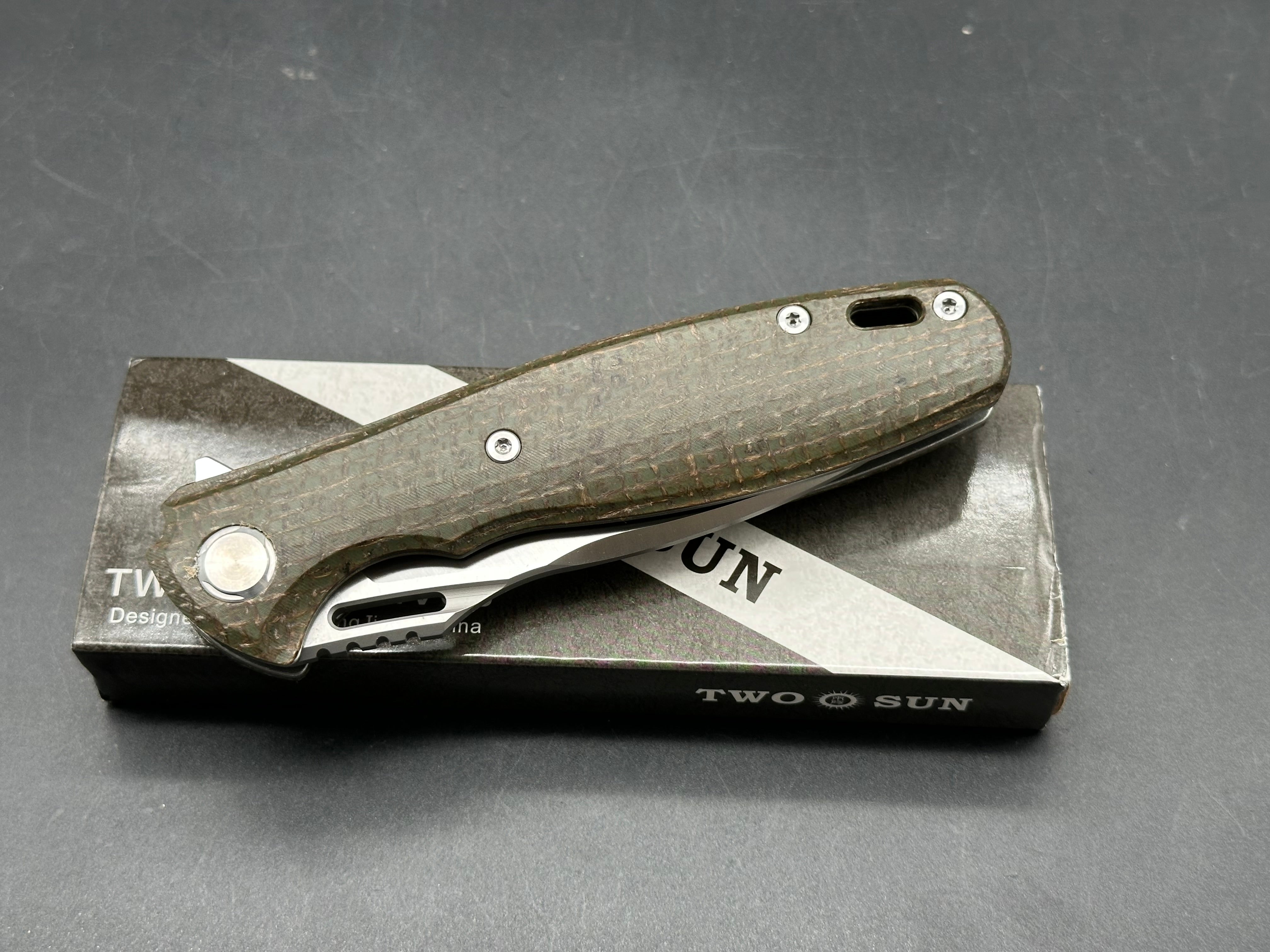 TWOSUN TS162 D2 MICARTA GREEN MICARTA HANDLE PLAIN EDGE D2 BLADE