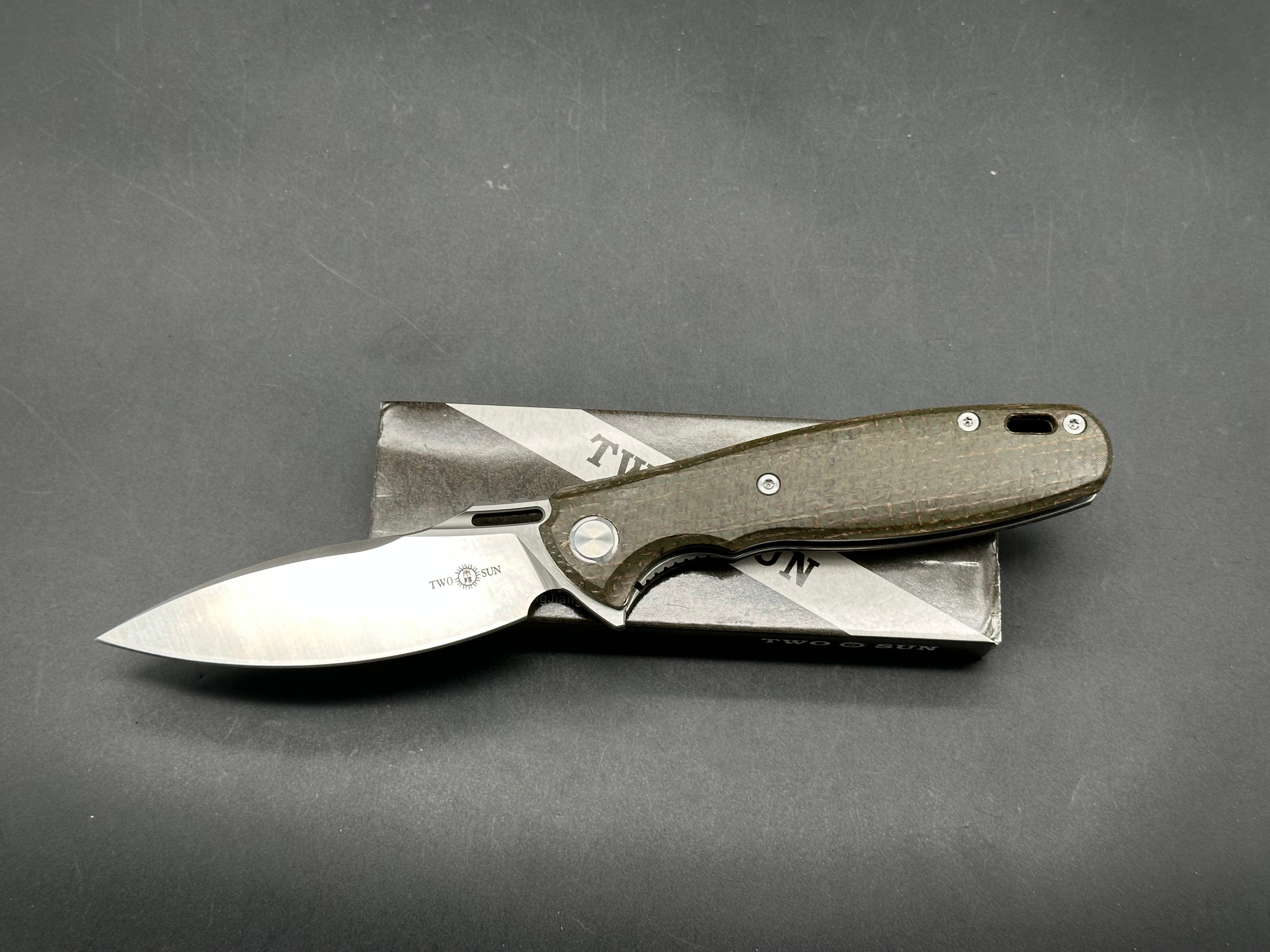 TWOSUN TS162 D2 MICARTA GREEN MICARTA HANDLE PLAIN EDGE D2 BLADE
