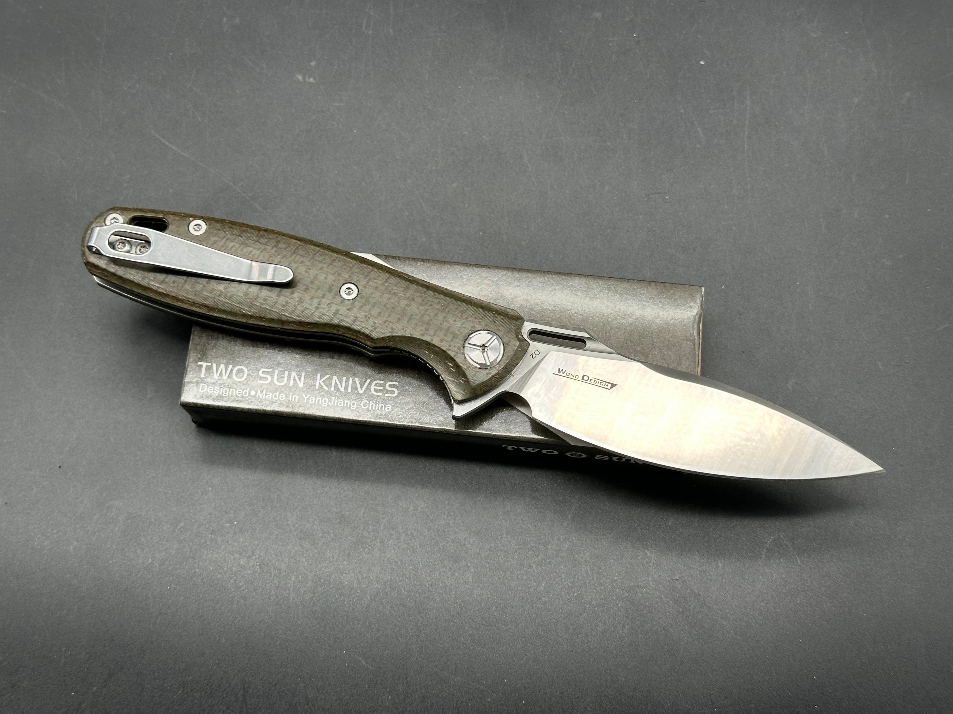 TWOSUN TS162 D2 MICARTA GREEN MICARTA HANDLE PLAIN EDGE D2 BLADE