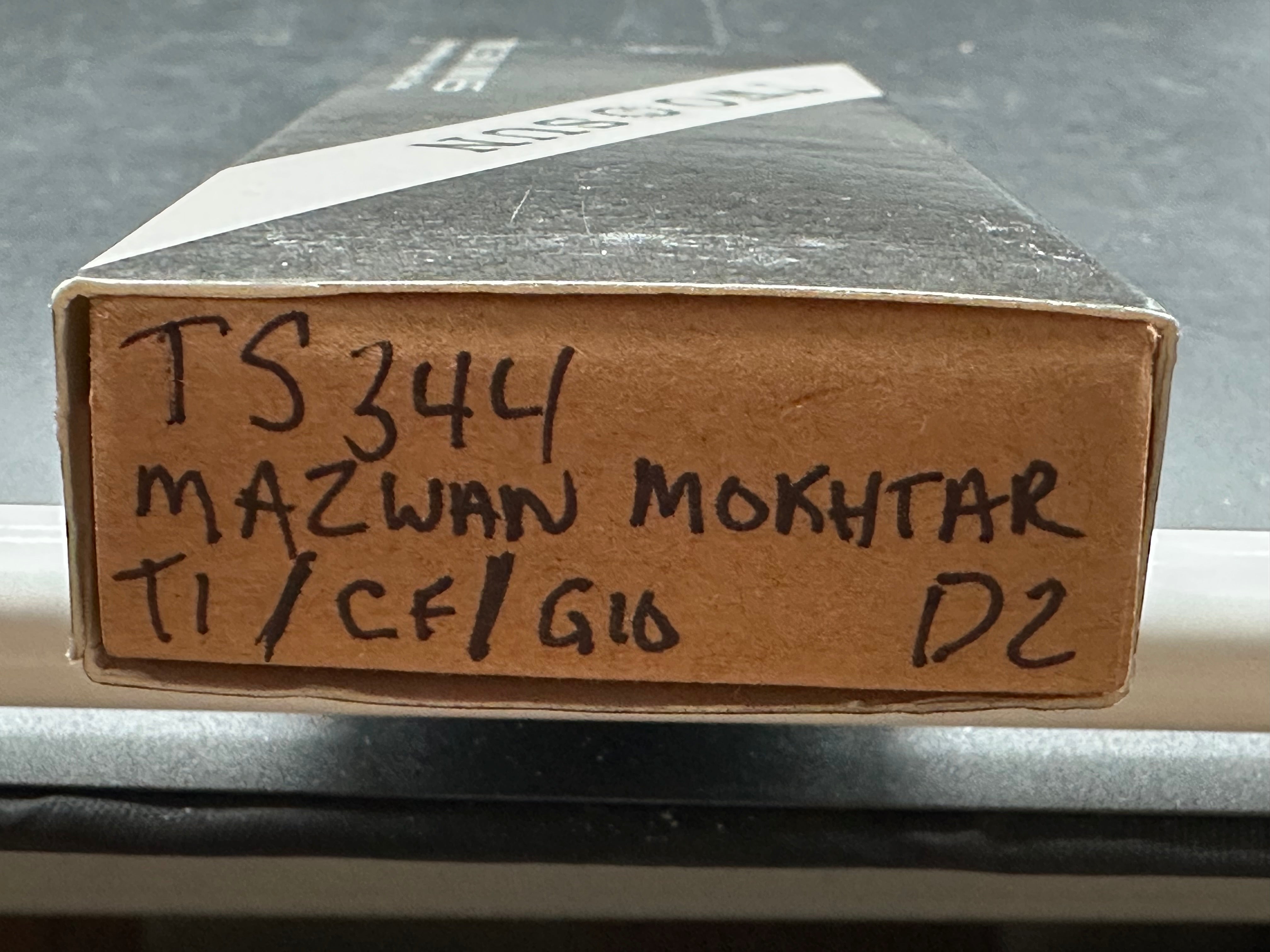 TWOSUN FOLDING KNIFE BLACK G10/CARBON FIBER HANDLE D2 PLAIN EDGE TS344-D2