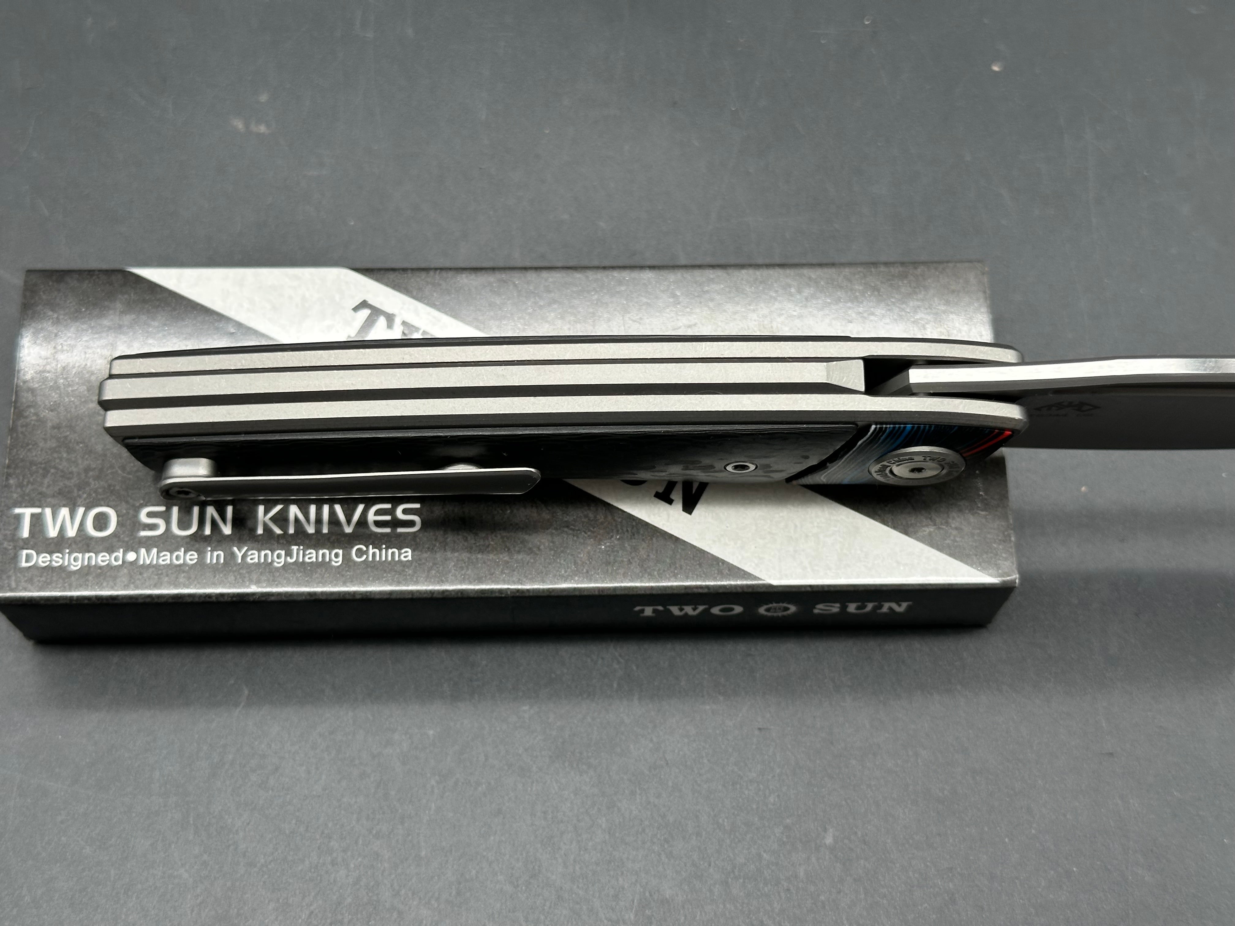 TWOSUN FOLDING KNIFE BLACK G10/CARBON FIBER HANDLE D2 PLAIN EDGE TS344-D2