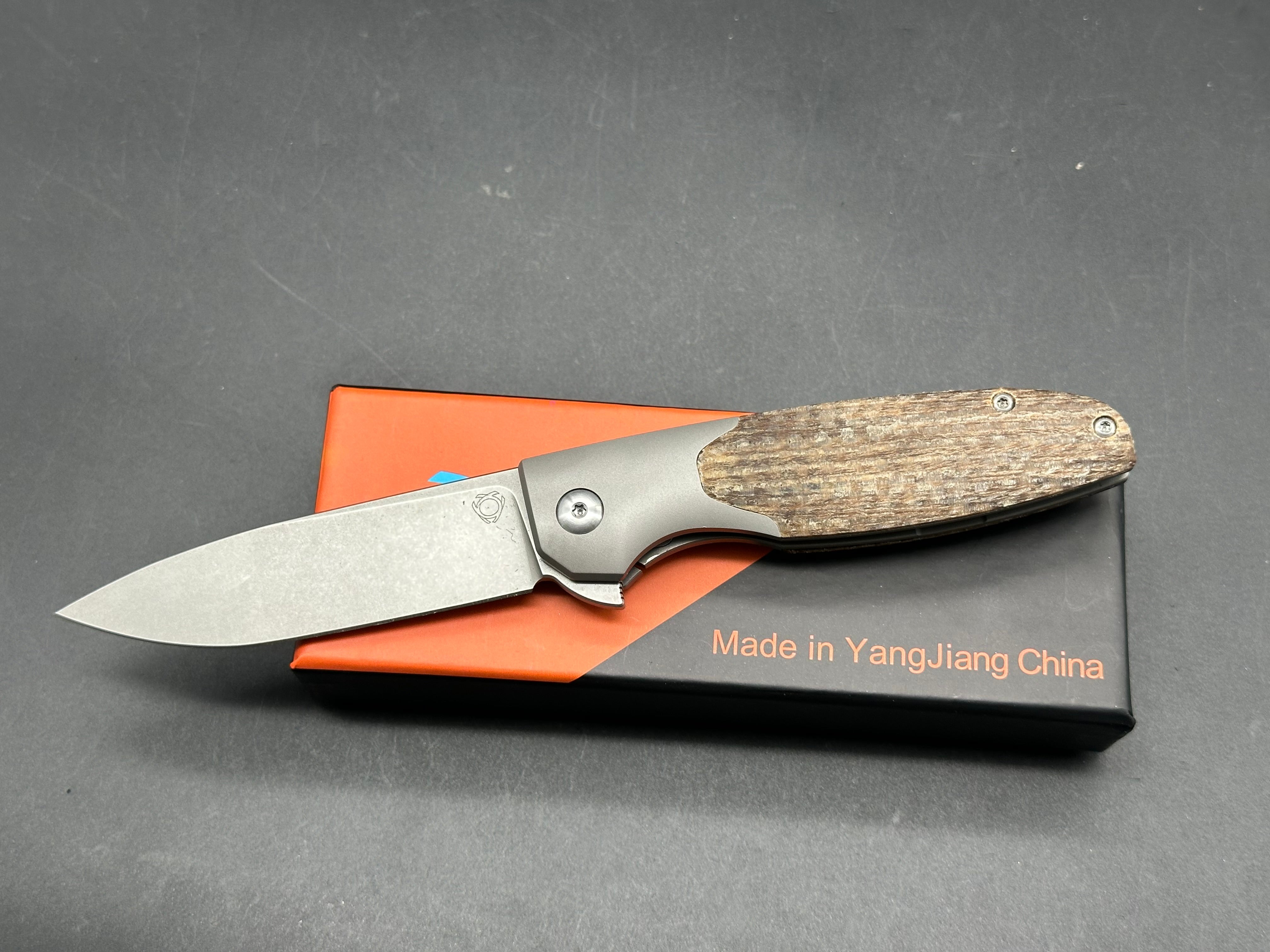 SIXLEAF TITANIUM/LINEN MICARTA HANDLE D2 PLAIN EDGE