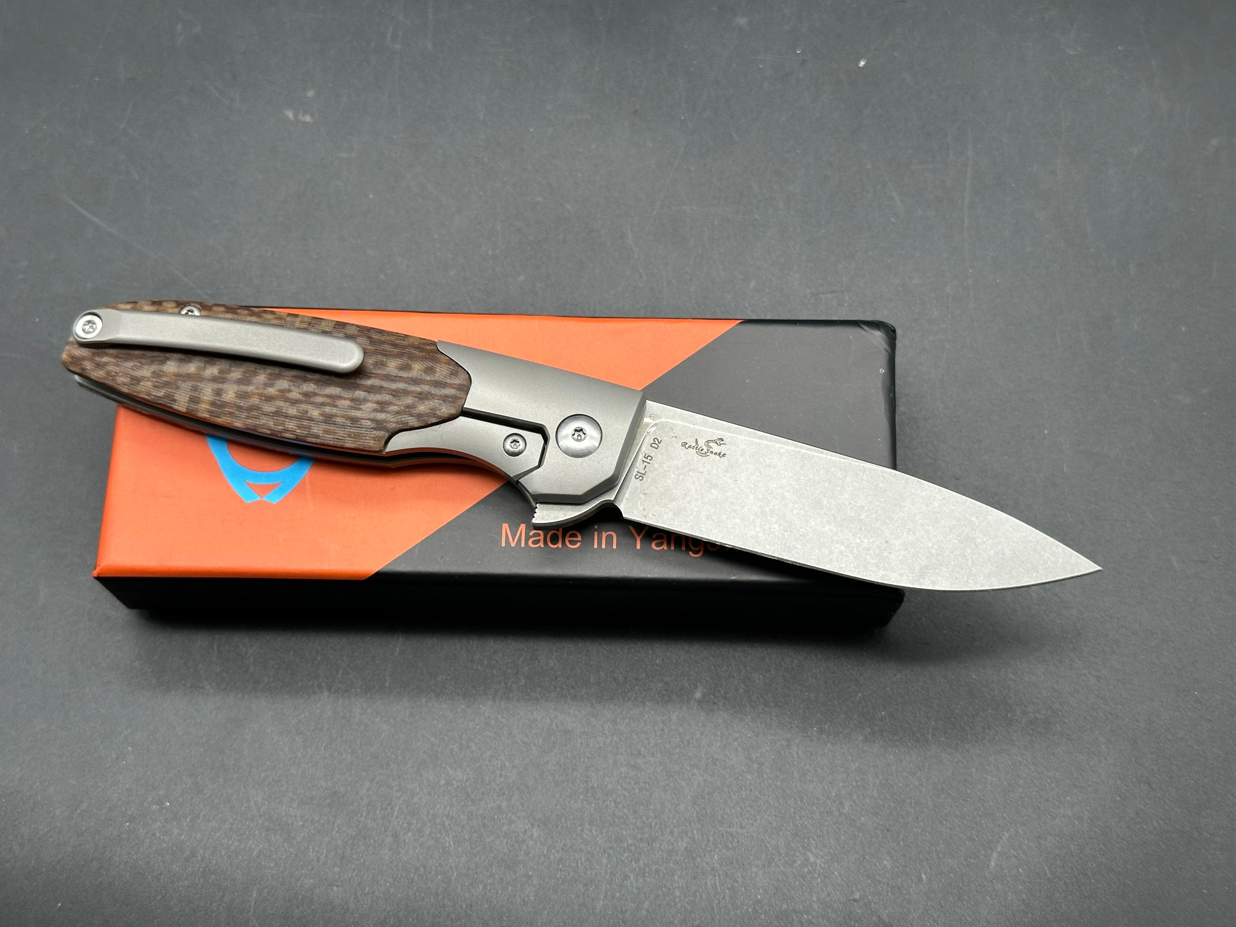 SIXLEAF TITANIUM/LINEN MICARTA HANDLE D2 PLAIN EDGE