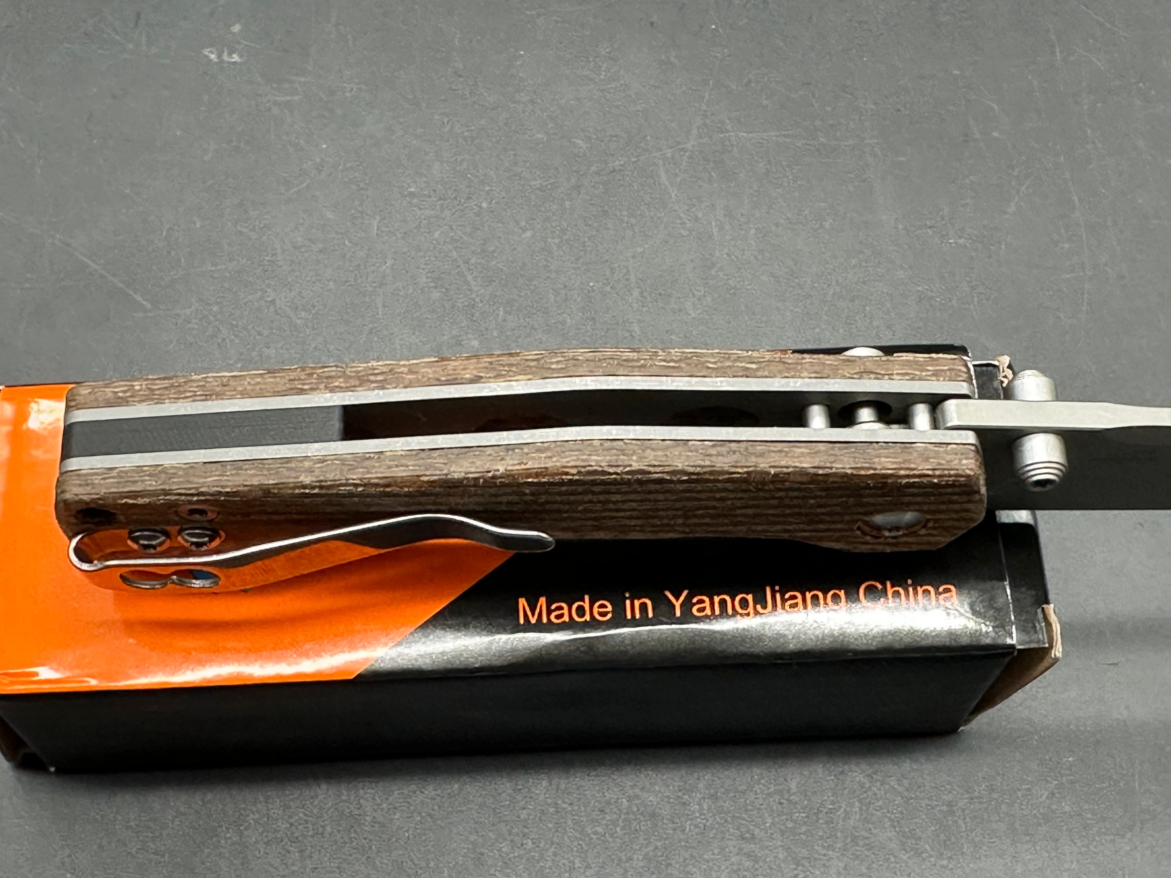 Sixleaf SL-18 Rattlesnake design, button lock, micarta scales, D2 blade