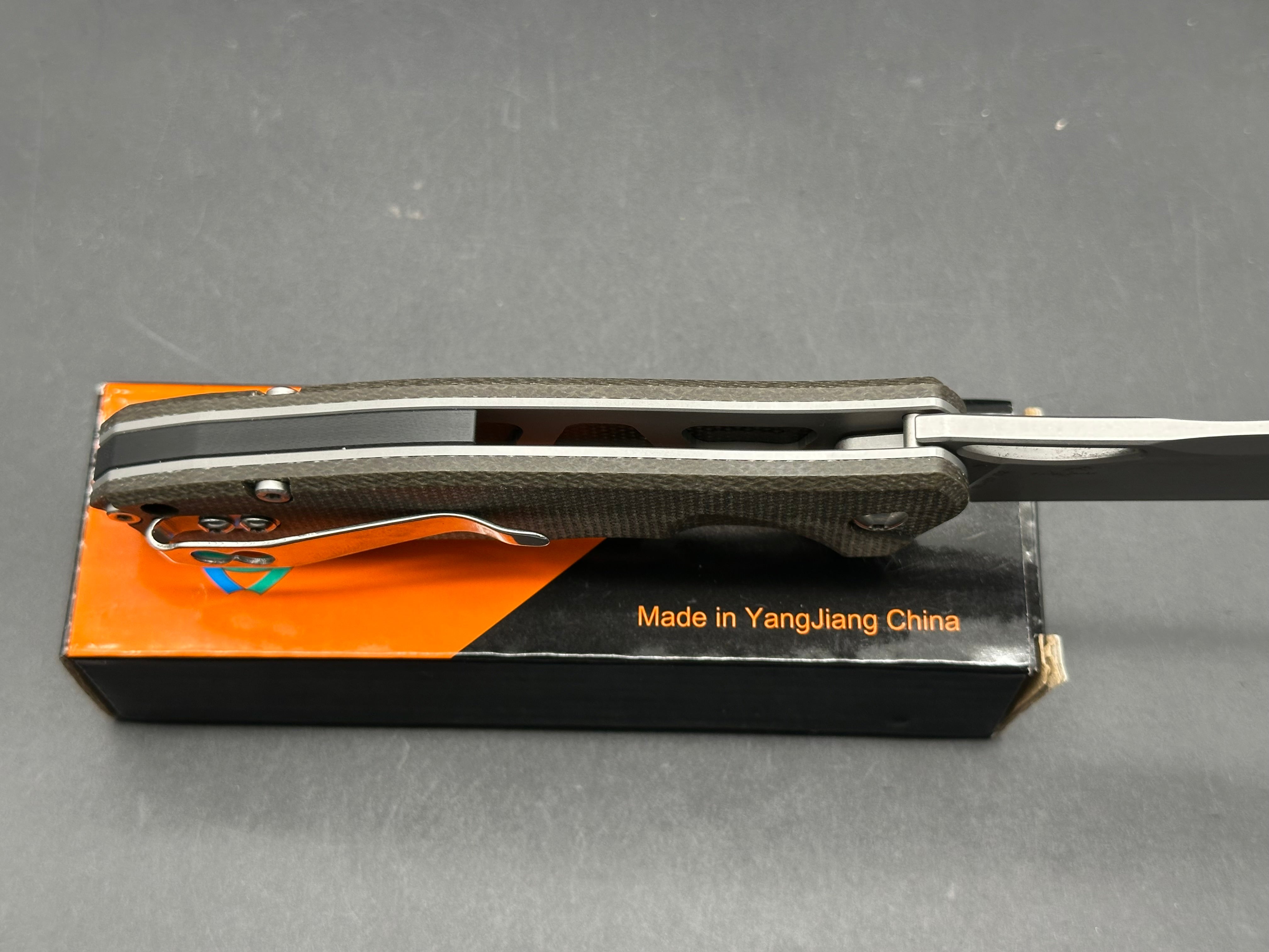 Sixleaf SL-20  Rattlesnake design, liner lock, micarta scales, D2 blade