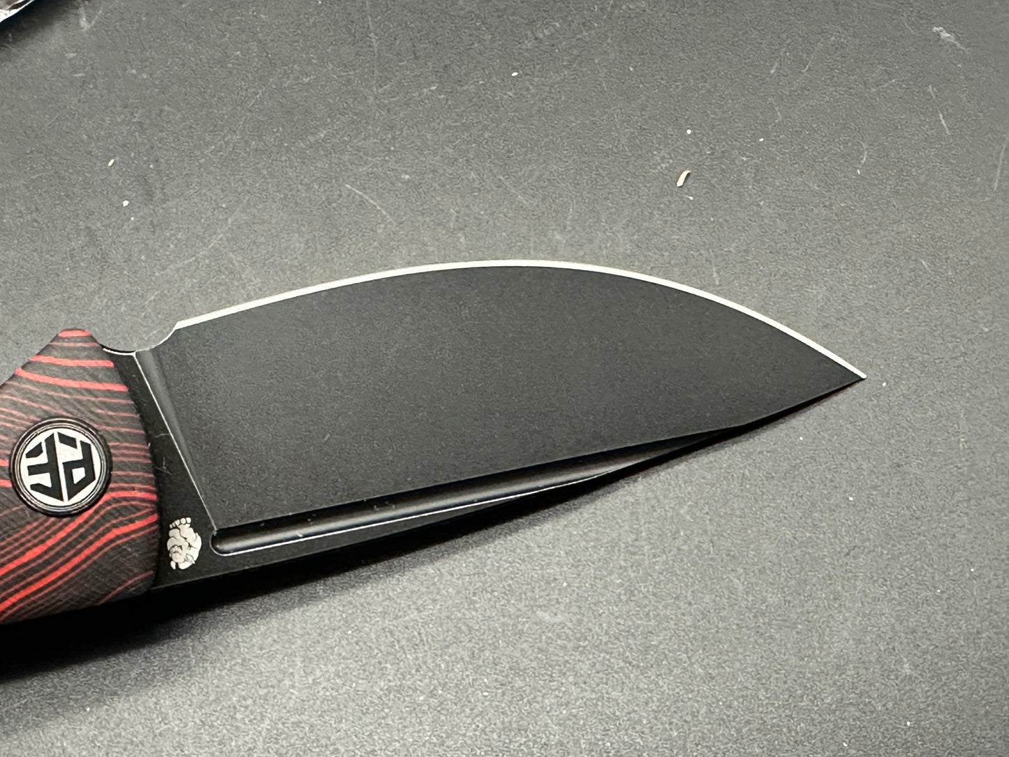 Petrified Fish mini Beluga Gmascus 14C28N Black Stonewash blade