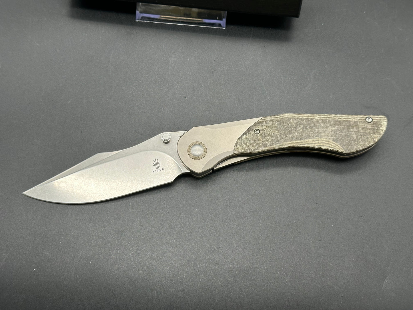 KIZER MYSTIC PAUL MUNKO POCKET KNIFE TITANIUM & MICARTA HANDLE REX45 STEEL