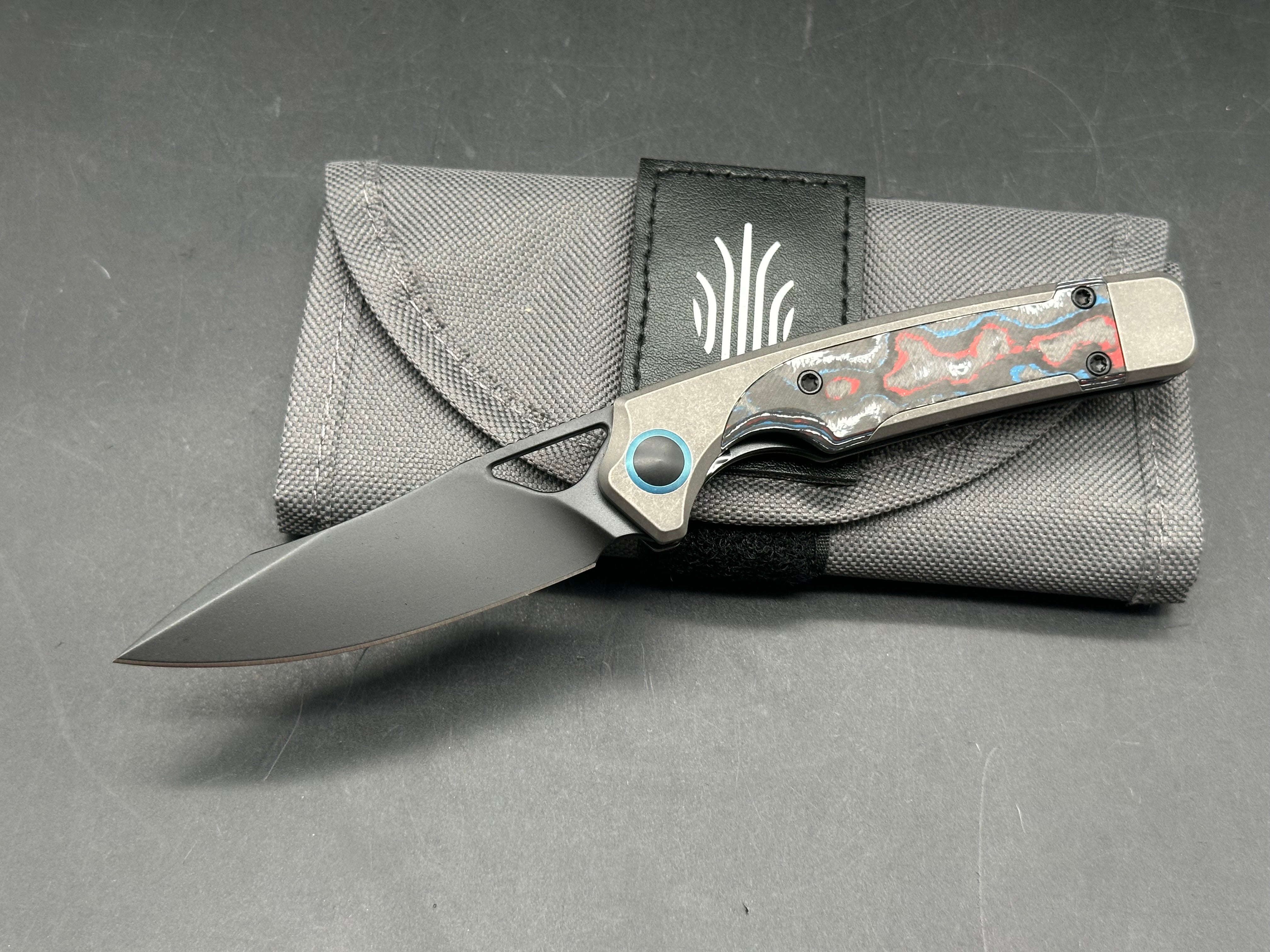 Kizer Ara | S45VN | Titanium & Camo Carbon 51/80
