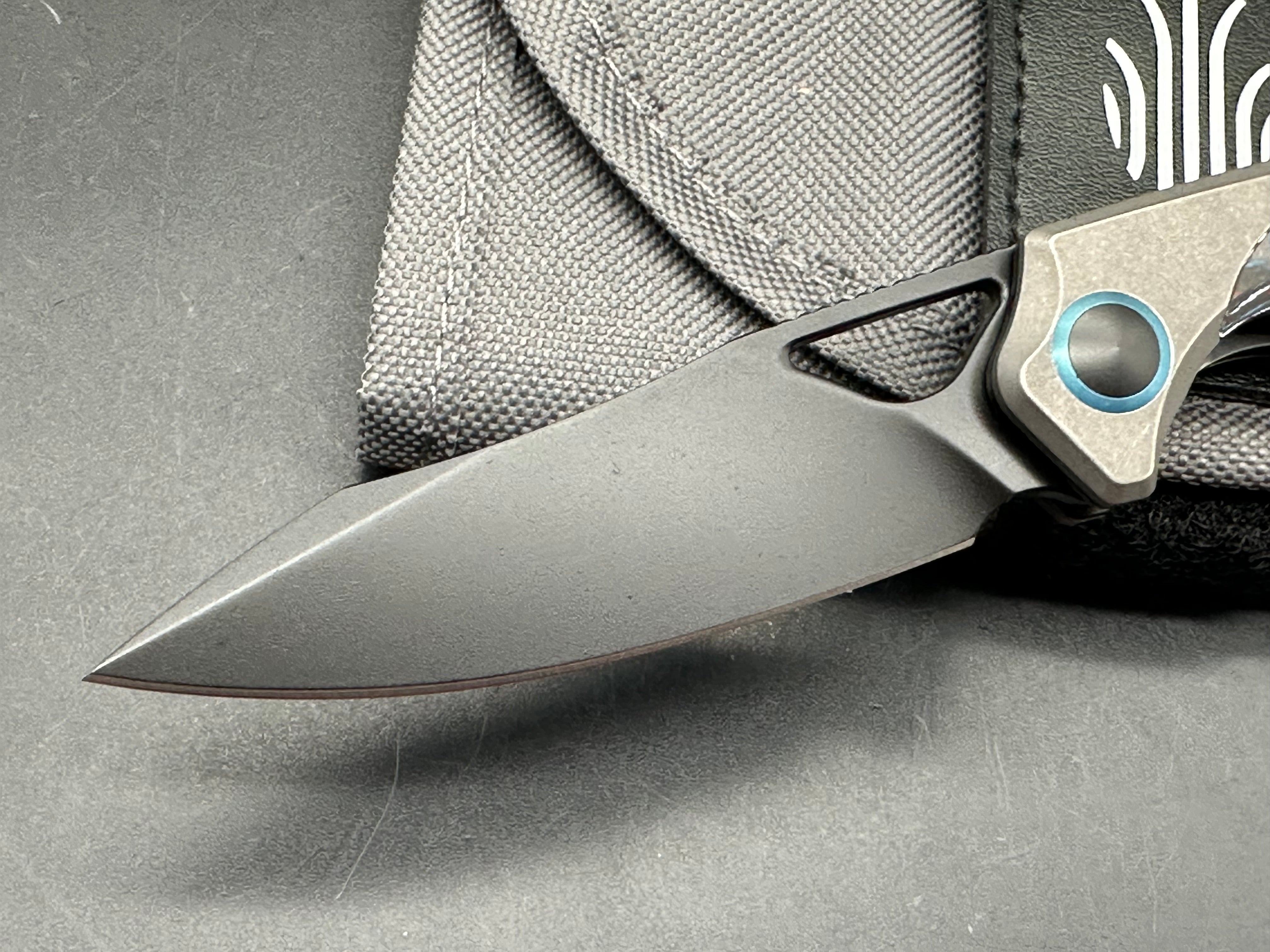 Kizer Ara | S45VN | Titanium & Camo Carbon 51/80