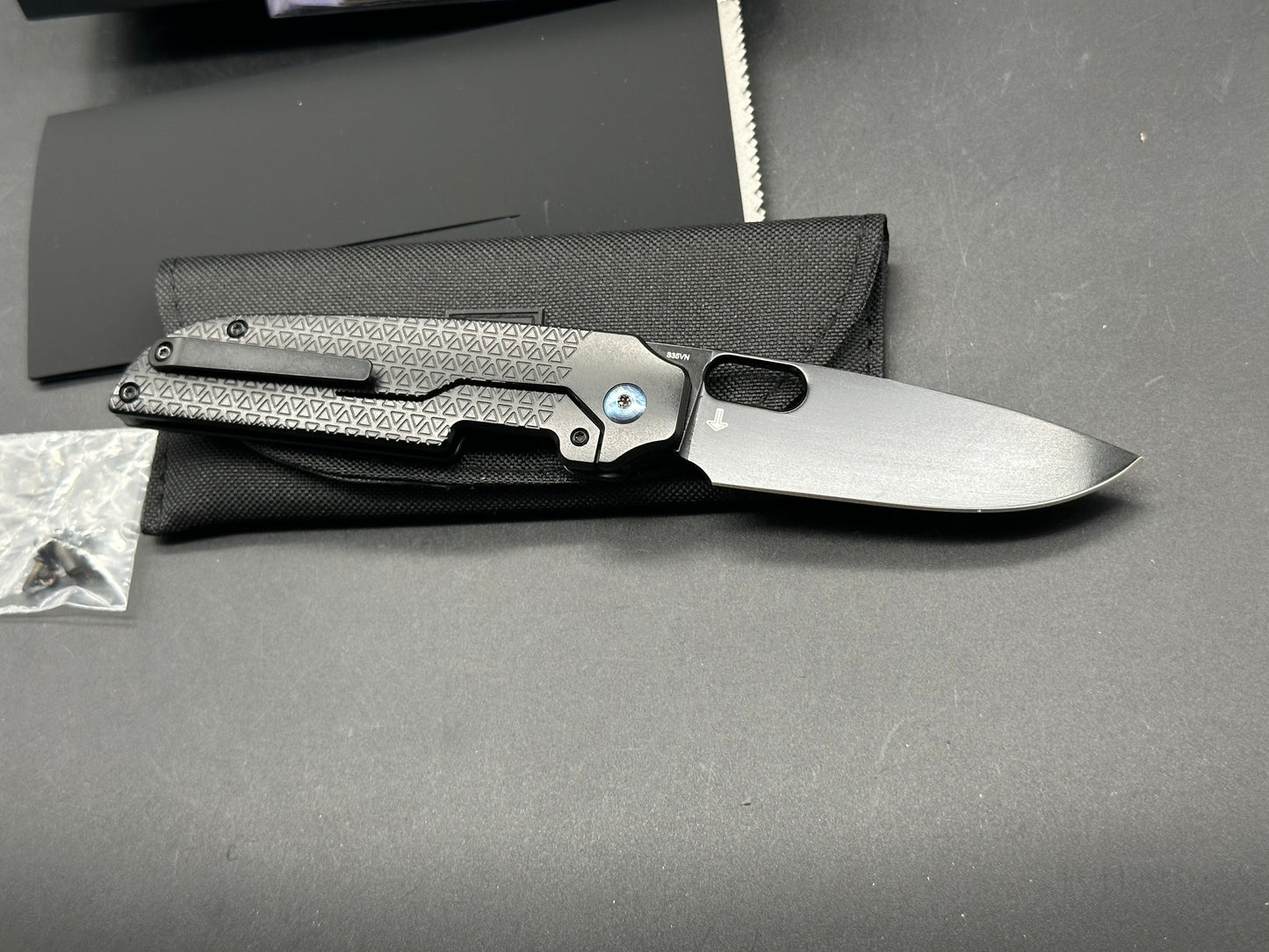 KIZER VARATAS POCKET KNIFE S35VN BLADE FRAME LOCK TITANIUM HANDLE