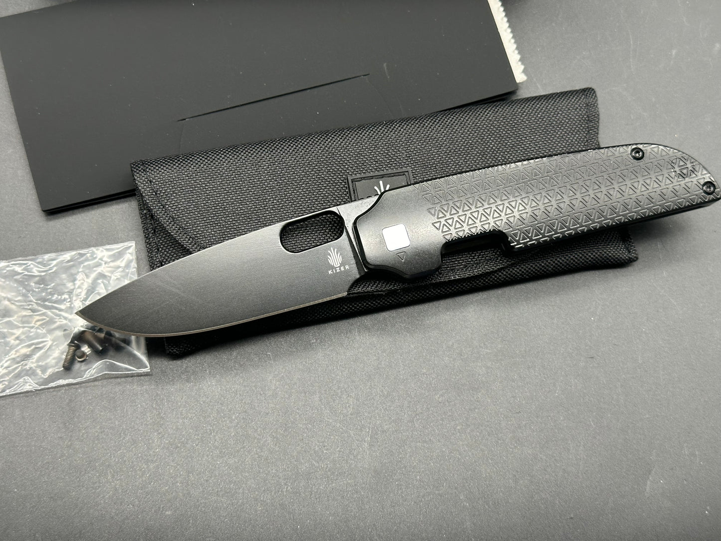 KIZER VARATAS POCKET KNIFE S35VN BLADE FRAME LOCK TITANIUM HANDLE