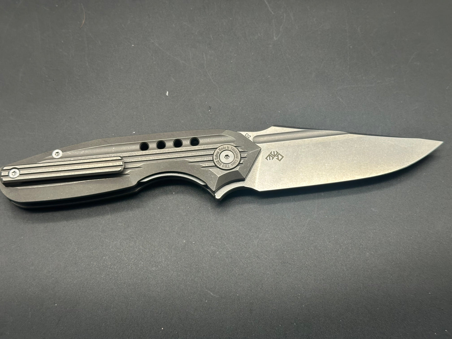 TwoSun TS194 titanium handle w/D2 blade