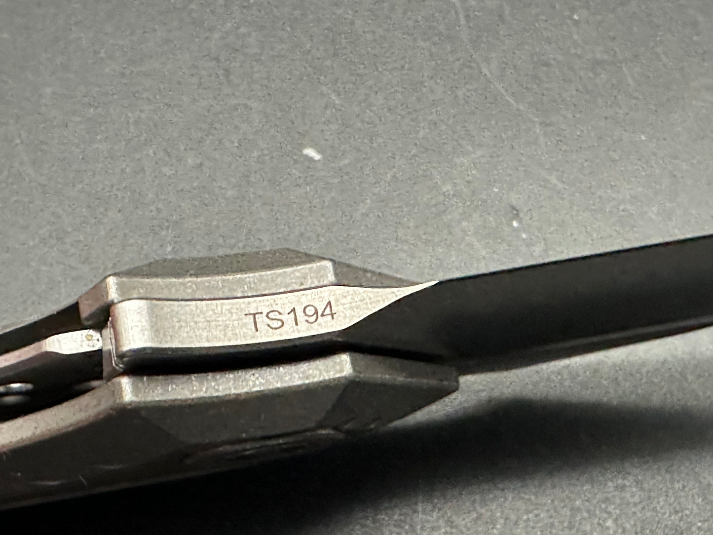 TwoSun TS194 titanium handle w/D2 blade