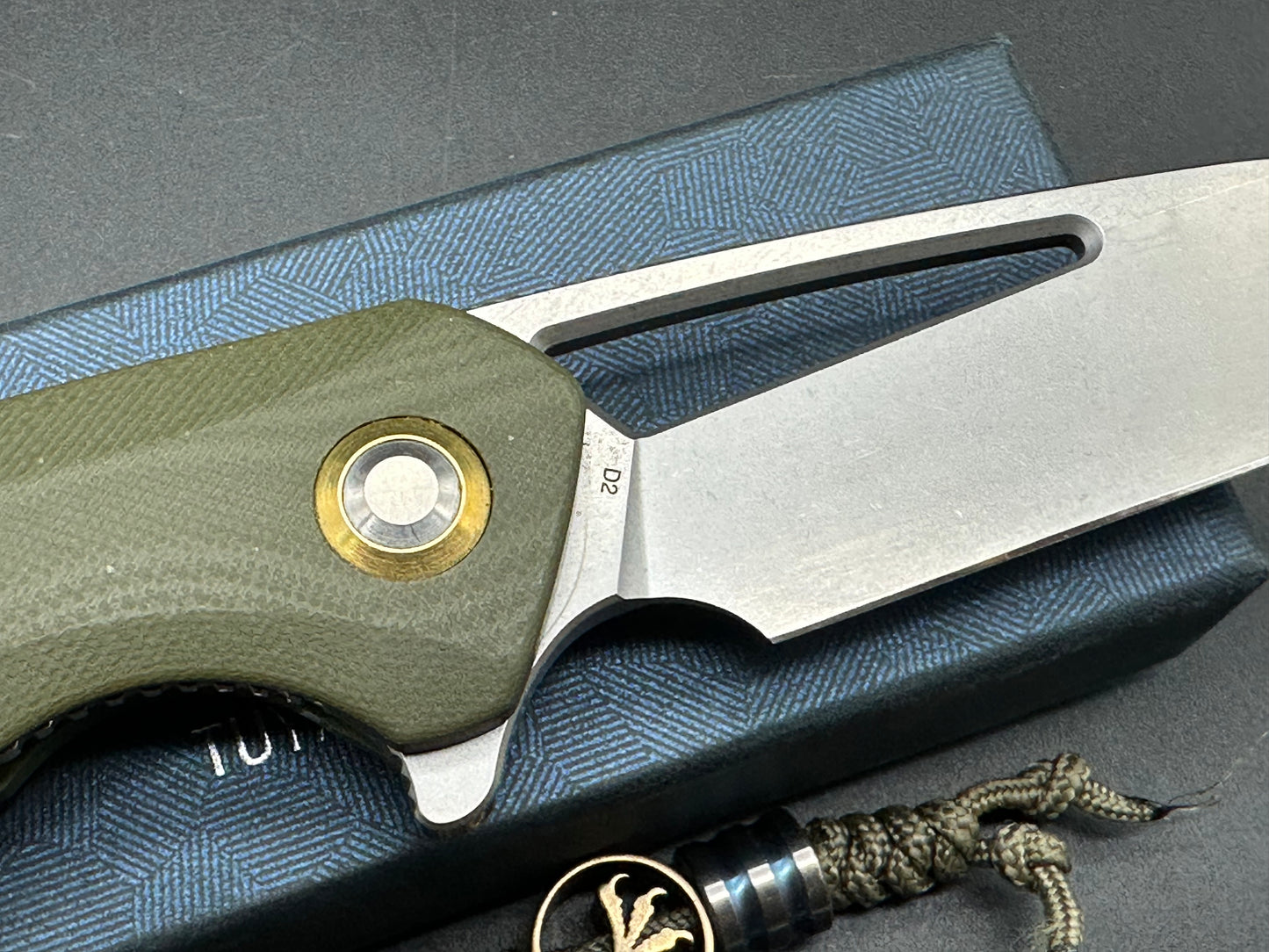 TuyaKnife Cebu green G10 handles w/D2 includes lanyard