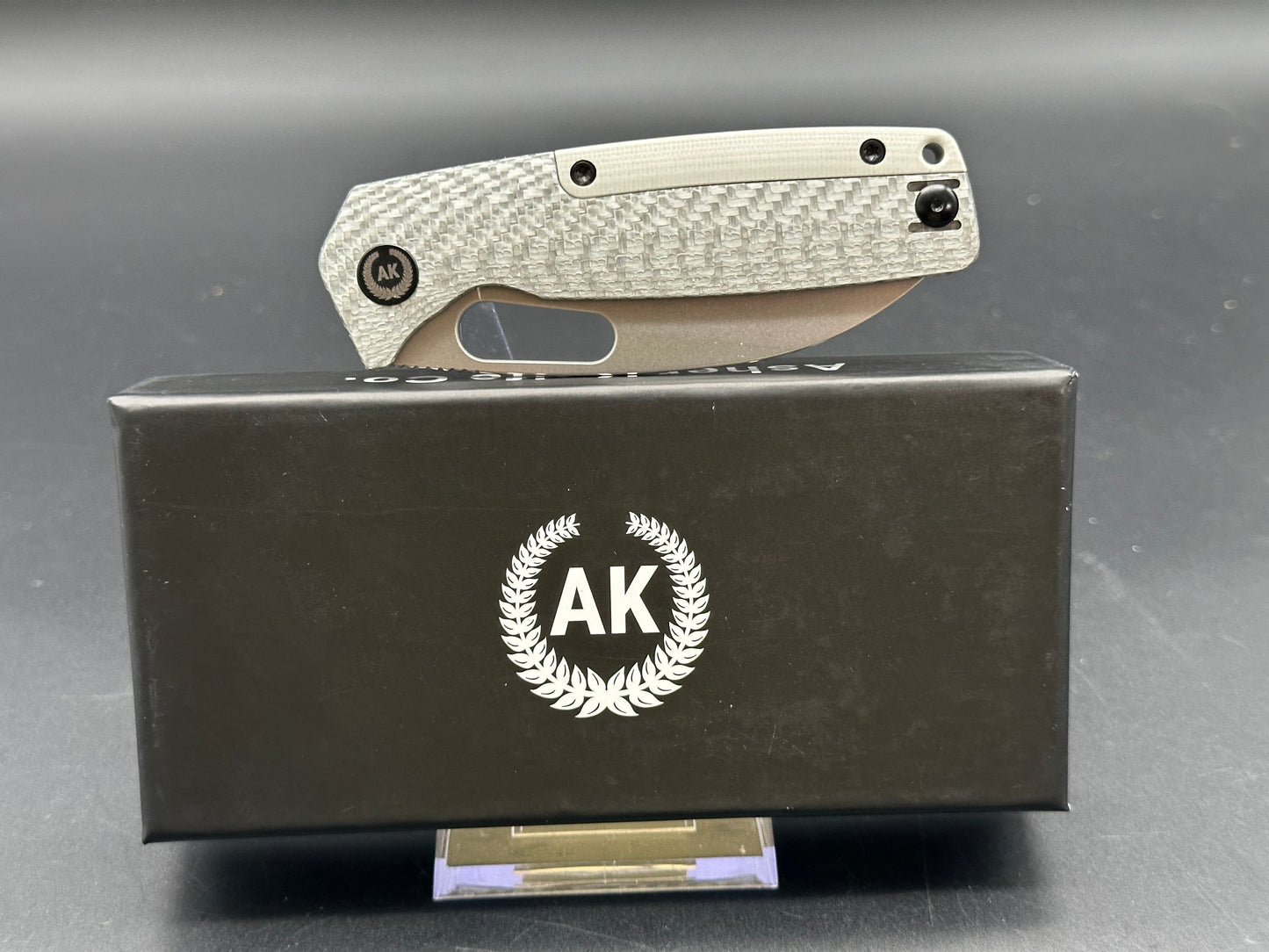 Asher Spiro Silver SS, 3.2" S90V Blade with SIlver Twill Carbon Fiber and G10 Spacer Handle